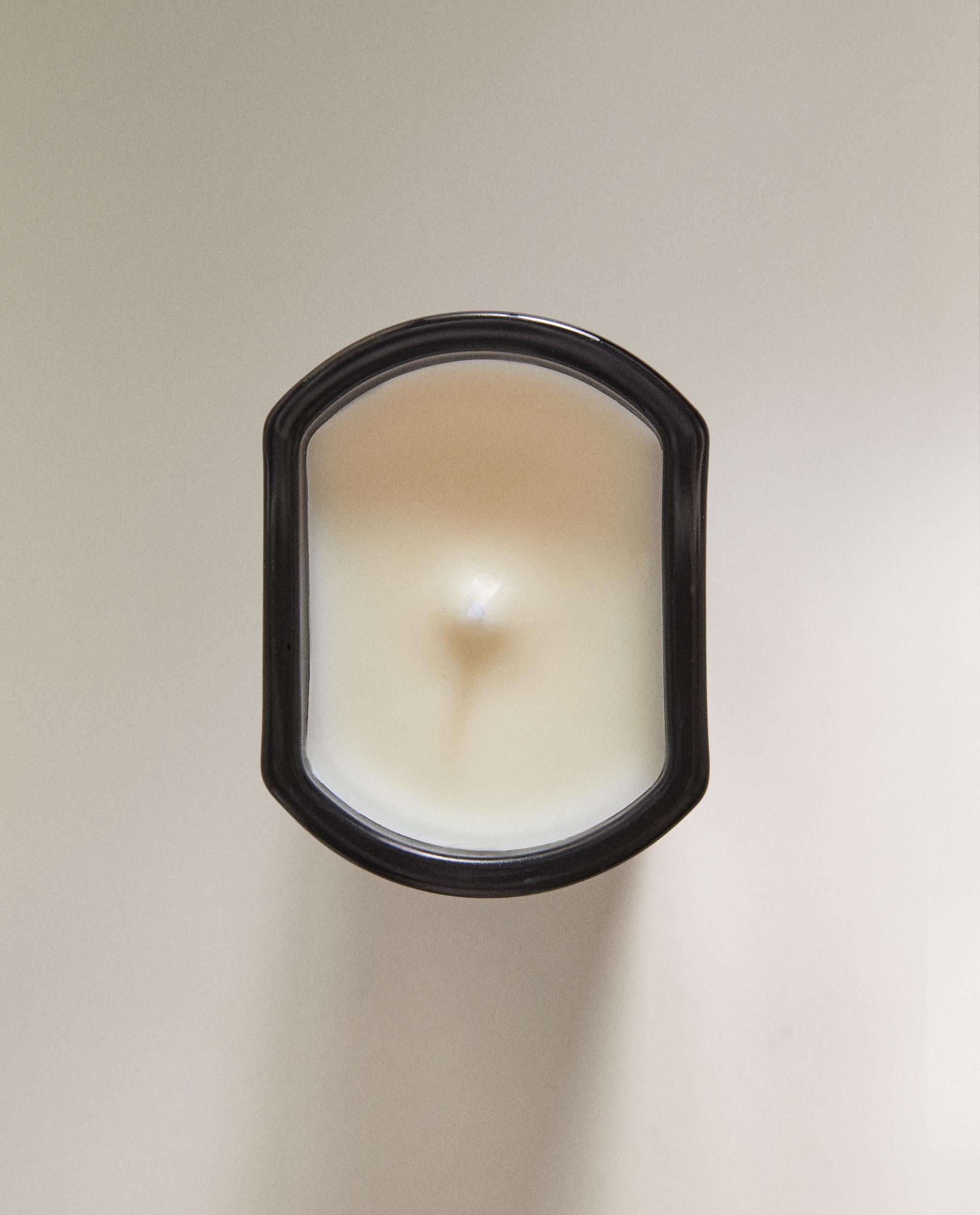 (220 G) SPICY SANDALWOOD SCENTED CANDLE product thumbnail 3