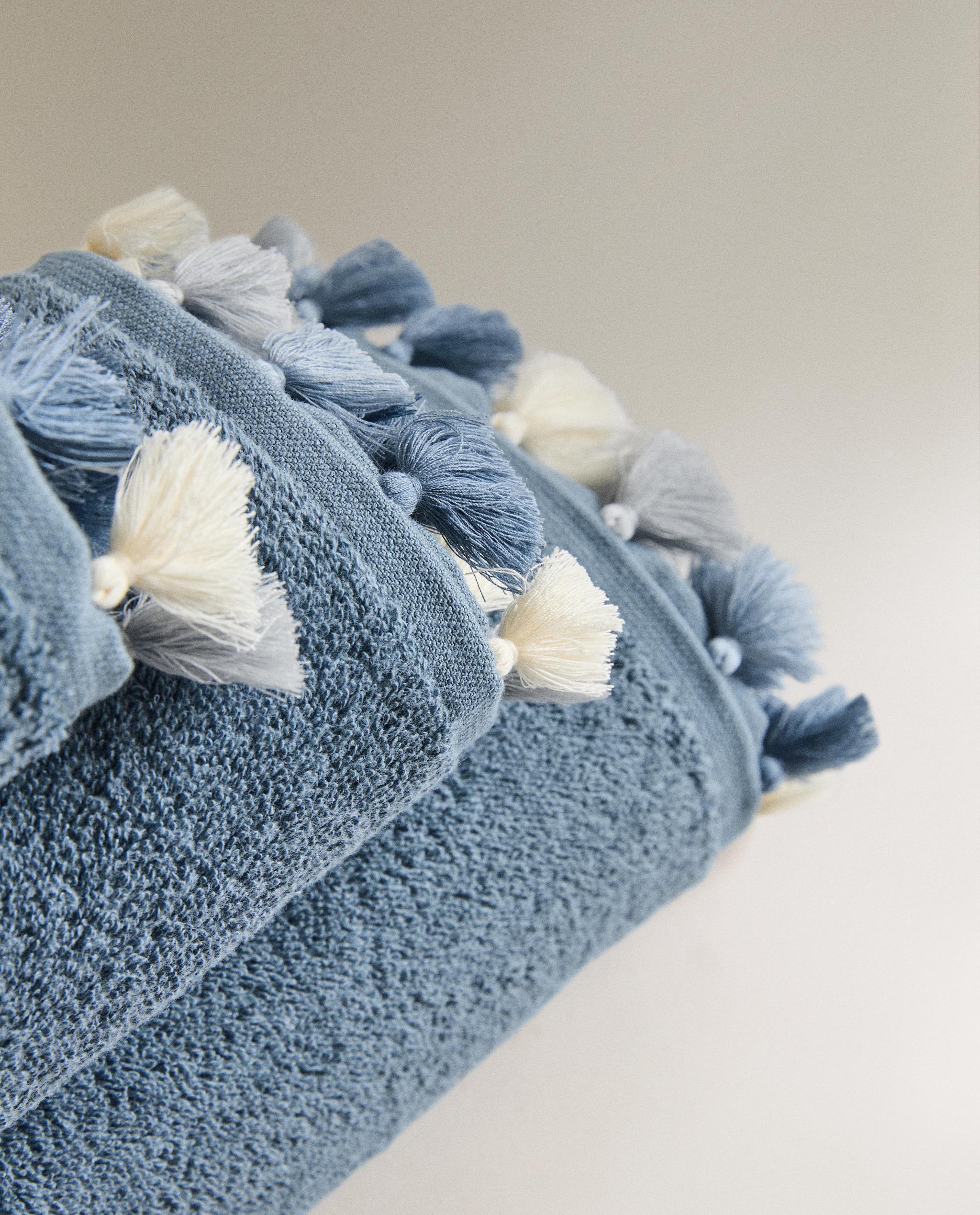 BATH TOWEL WITH TASSELS product thumbnail 2