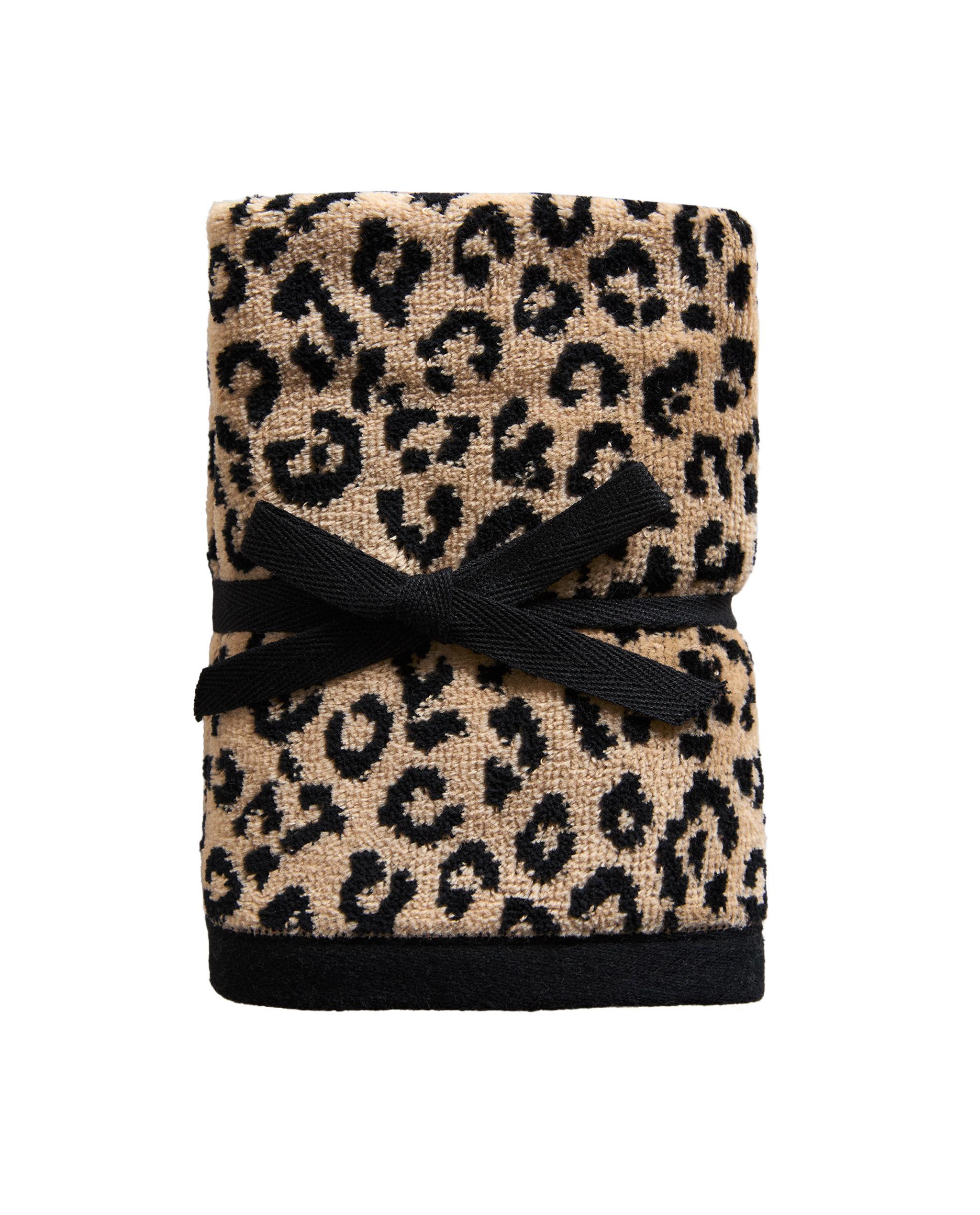 PACK OF ANIMAL PRINT VELOUR HAND TOWELS (PACK OF 3) product thumbnail 4