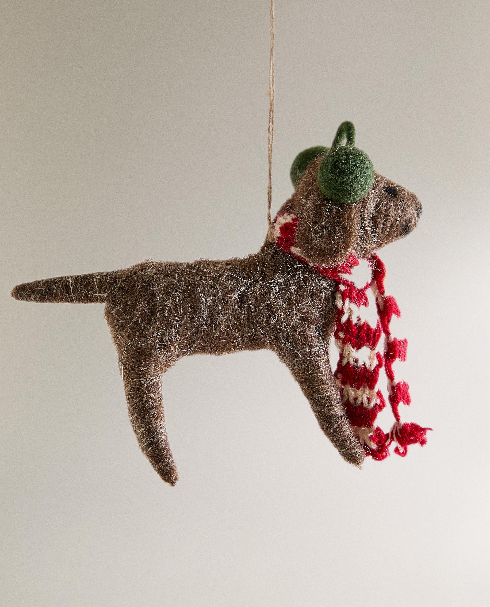 WOLLEN HOND MET SJAAL KERSTBOOMHANGER