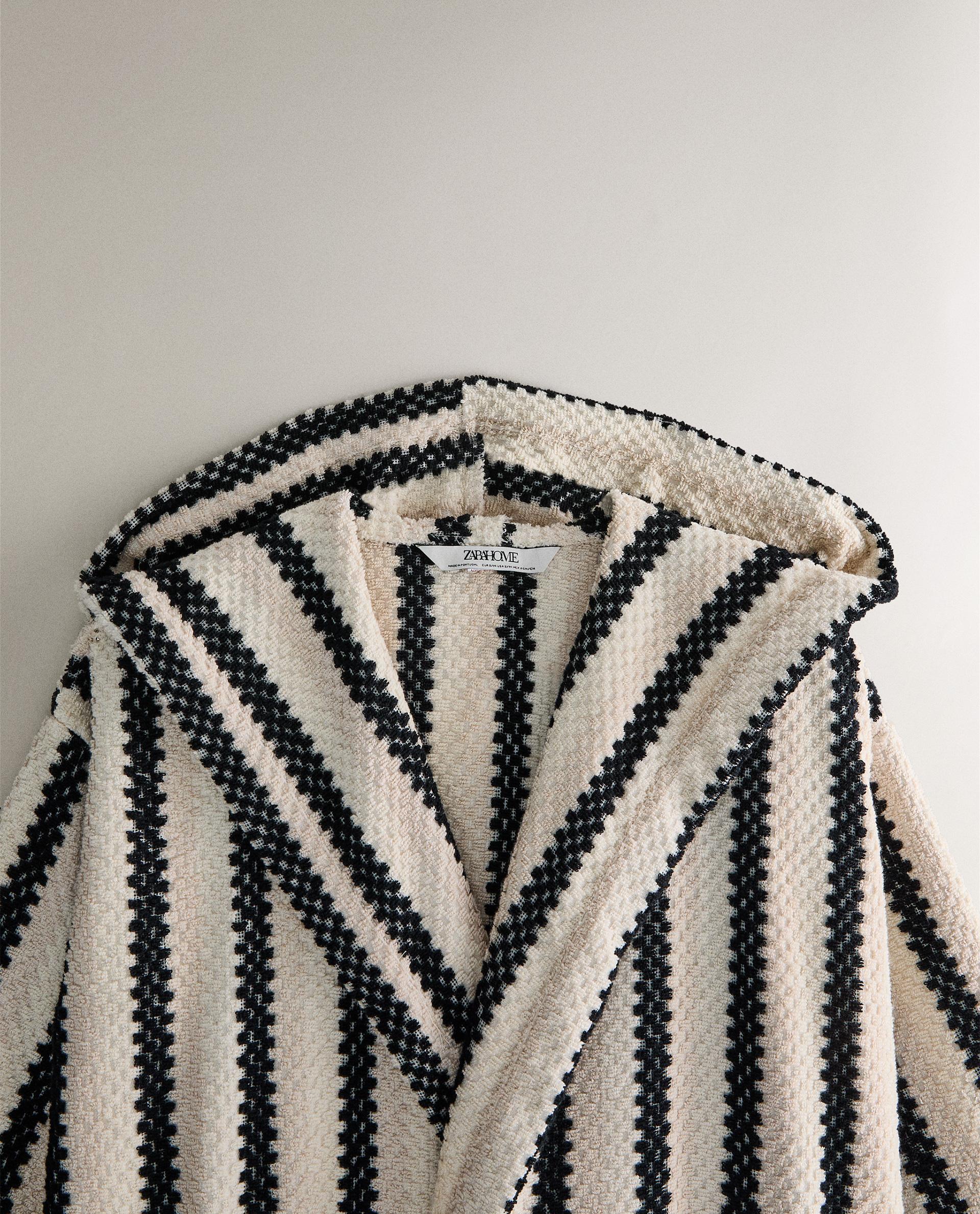 GEOMETRIC JACQUARD BATHROBE product thumbnail 2