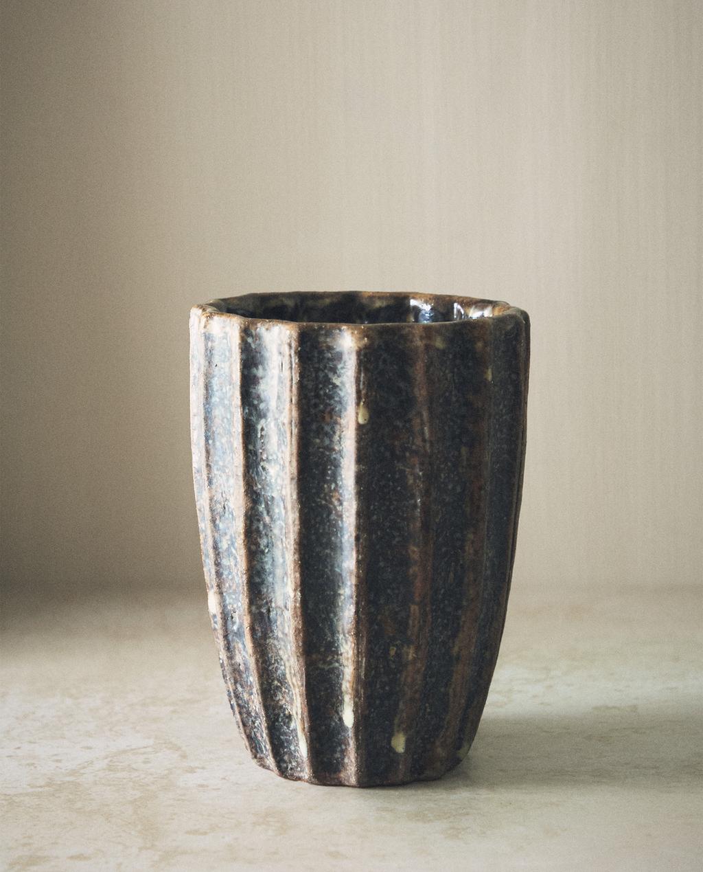 TERRACOTTA RAISED DESIGN TOOTHBRUSH HOLDER TERRACOTTA RAISED DESIGN TOOTHBRUSH HOLDER
