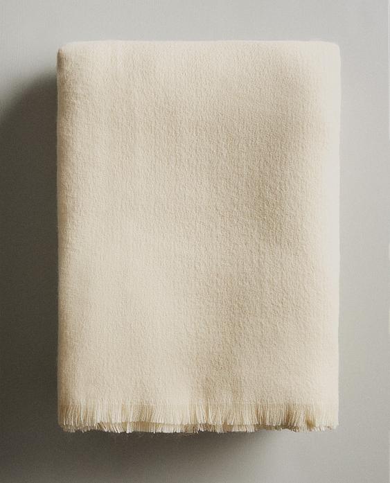 DECORATIVE FRINGED BLANKET DECORATIVE FRINGED BLANKET