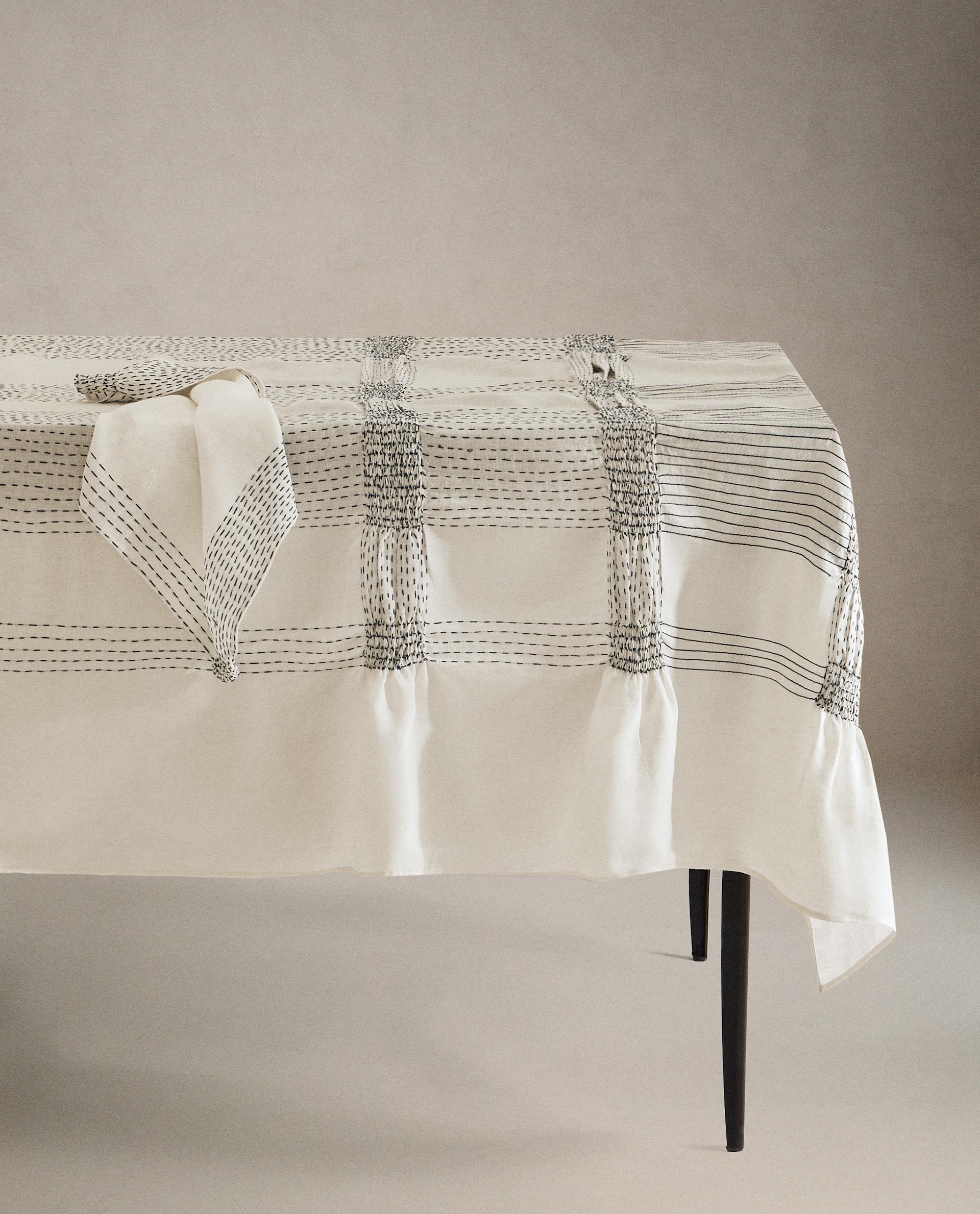 刺繍 リネン テーブルクロス X FANGLU LIN | Zara Home 日本/Japan