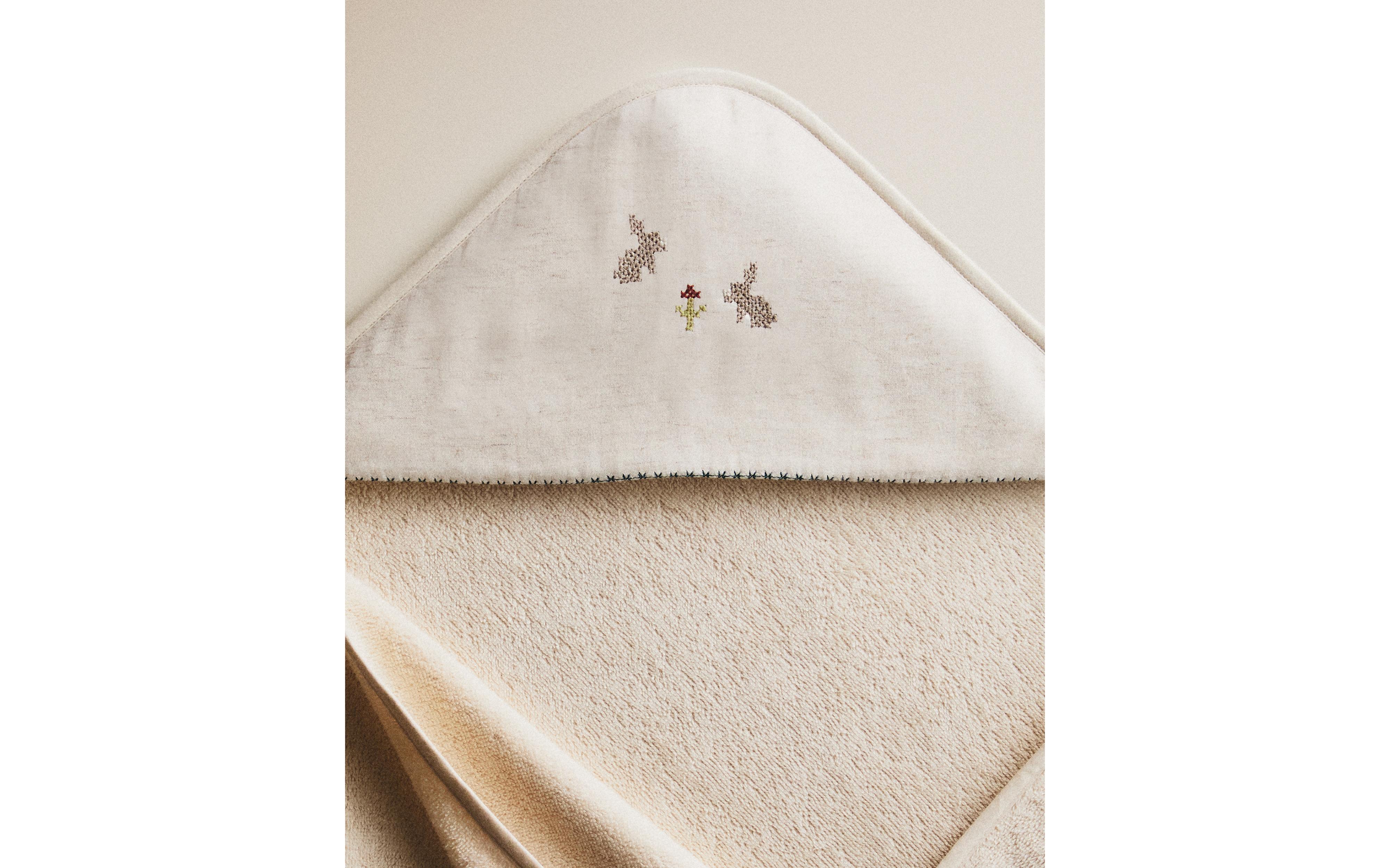 EMBROIDERED HOODED BABY TOWEL product thumbnail 7