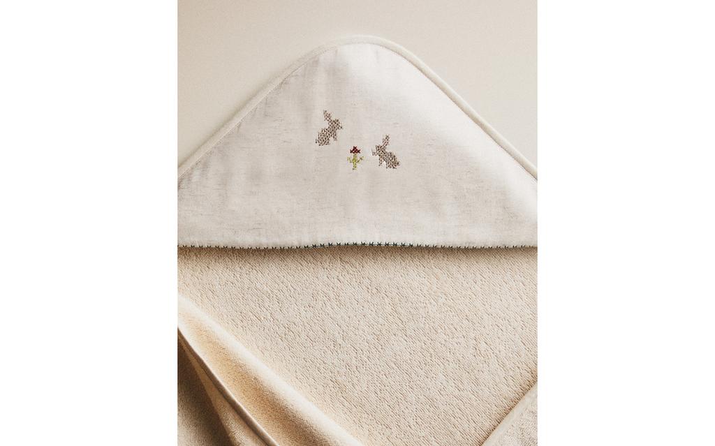 EMBROIDERED HOODED BABY TOWEL