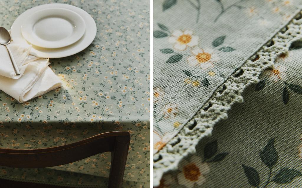 TISCHDECKE MIT WILDEM BLUMENMUSTER UND SPITZENKANTE TISCHDECKE MIT WILDEM BLUMENMUSTER UND SPITZENKANTE