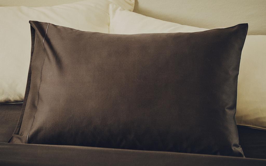 SATEEN PILLOWCASE WITH TRIM (300 THREAD COUNT)