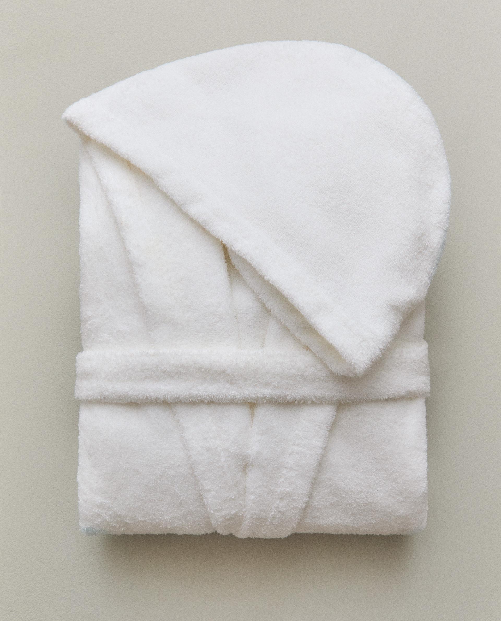 HOODED BATHROBE (360 GXM²) HOODED BATHROBE (360 GXM²)