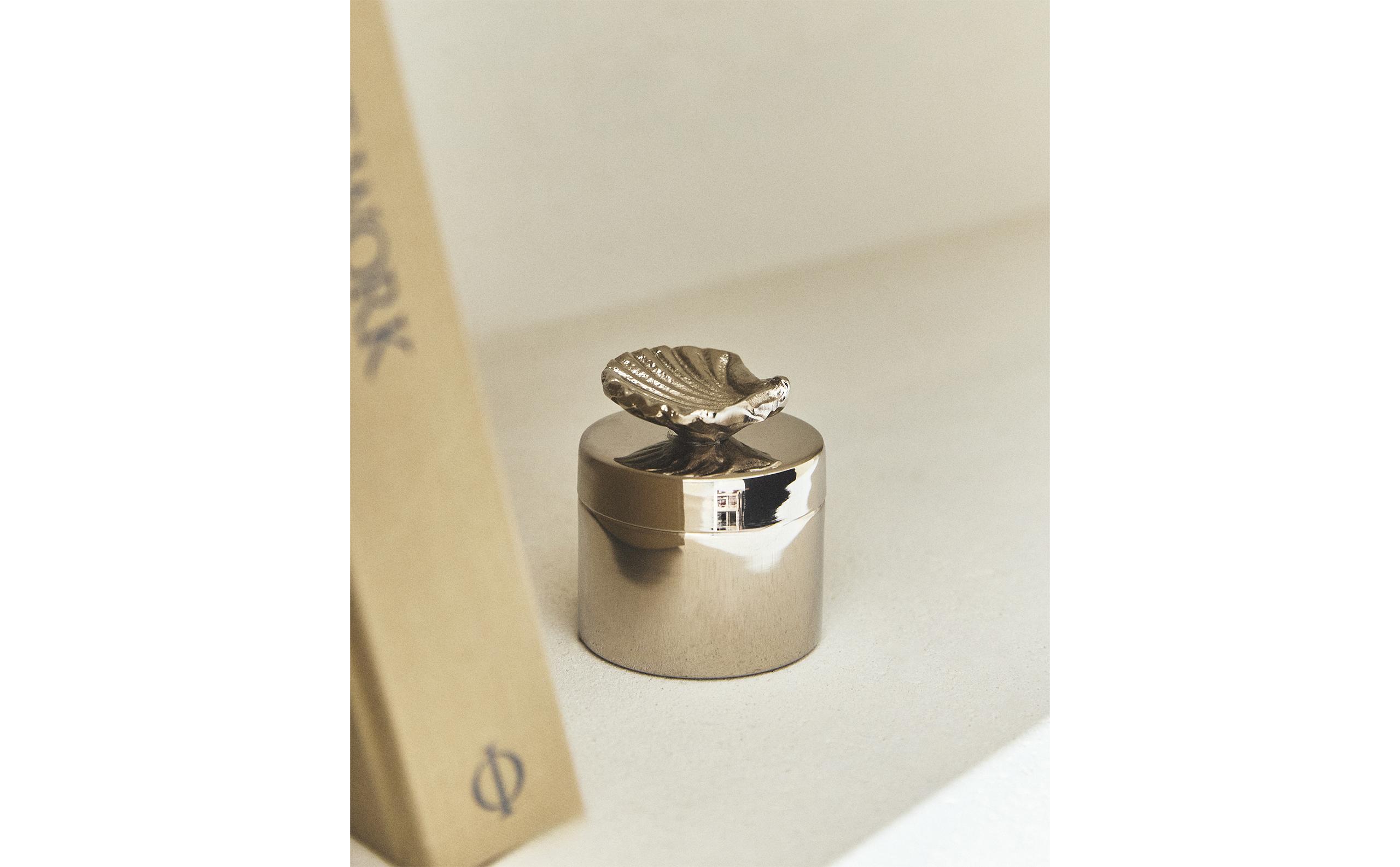 ROUND METAL BOX WITH A SHELL | Zara Home United States of