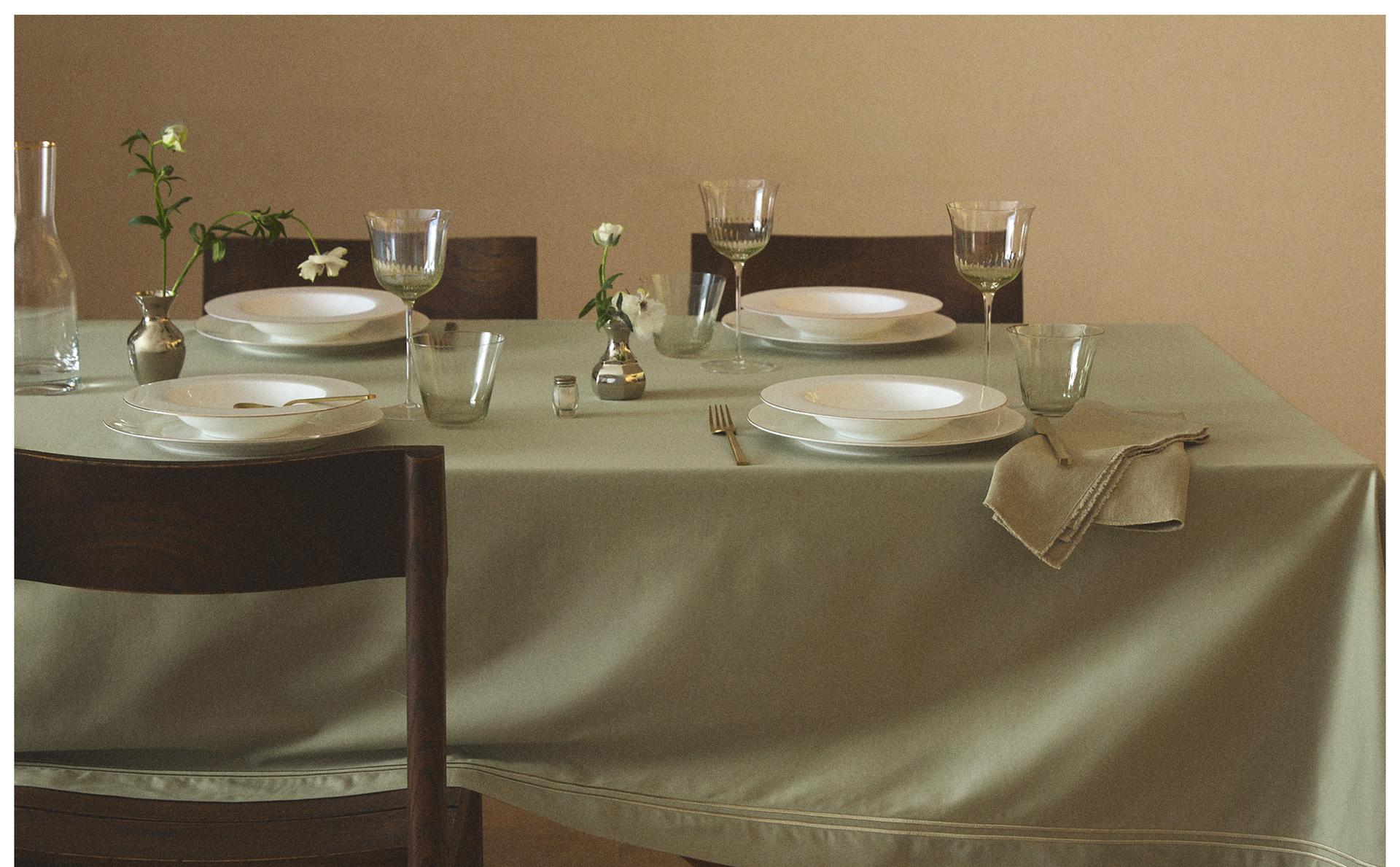 SATIN TABLECLOTH, BONE CHINA DINNER SET AND GLASS TUMBLERS SATIN TABLECLOTH, BONE CHINA DINNER SET AND GLASS TUMBLERS