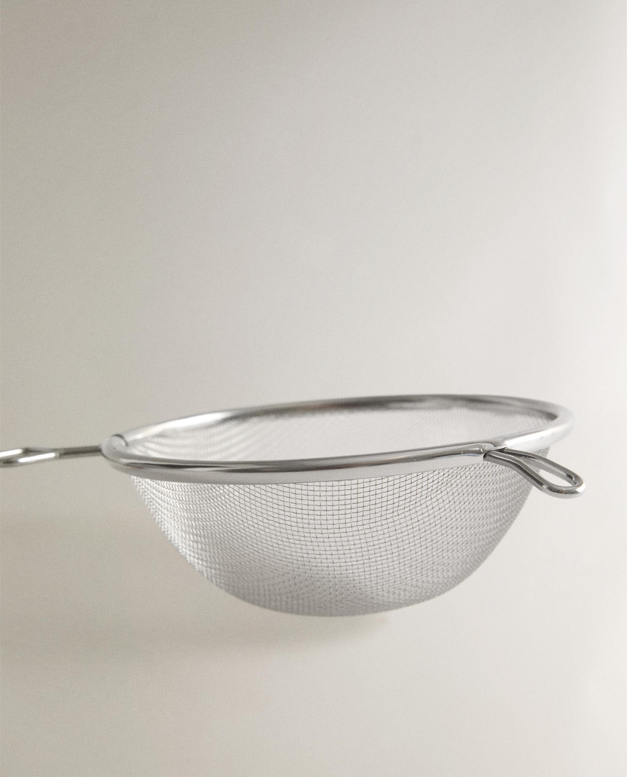 STEEL COLANDER WITH OAK WOOD HANDLE product thumbnail 2