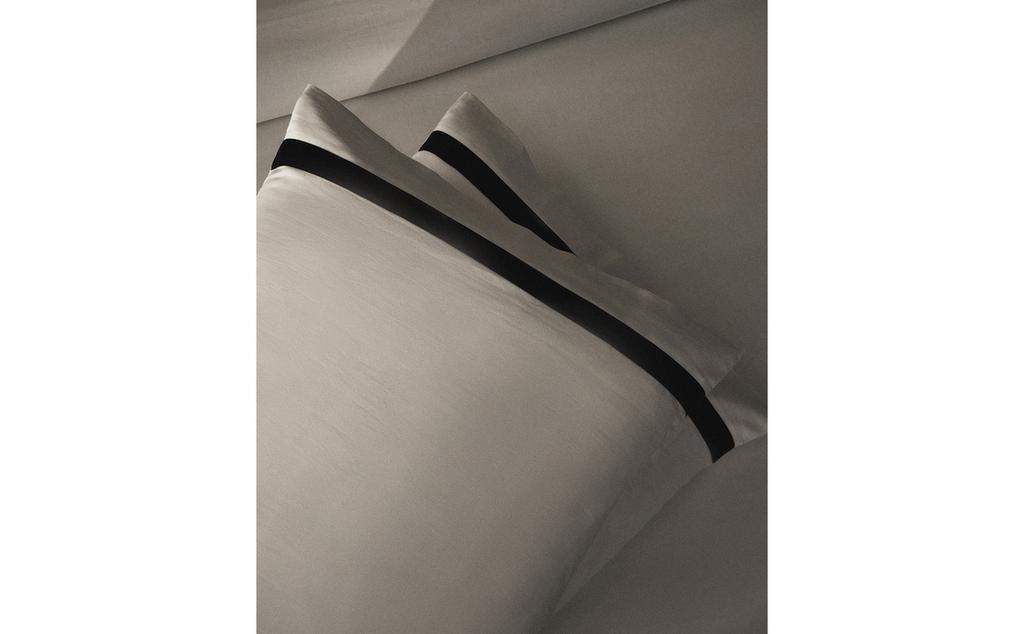 BORDERED SATEEN PILLOWCASE BORDERED SATEEN PILLOWCASE