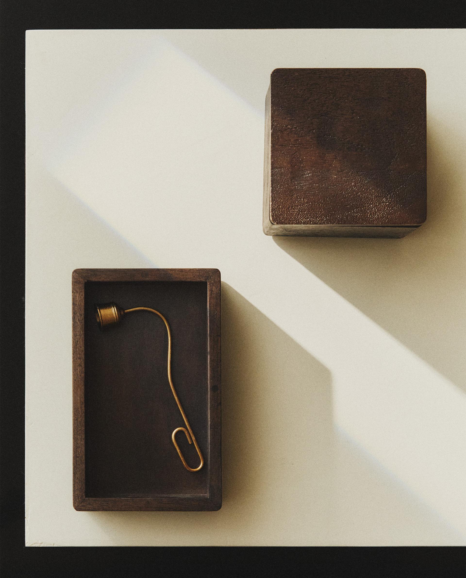 MAGNETIC WOODEN BOX