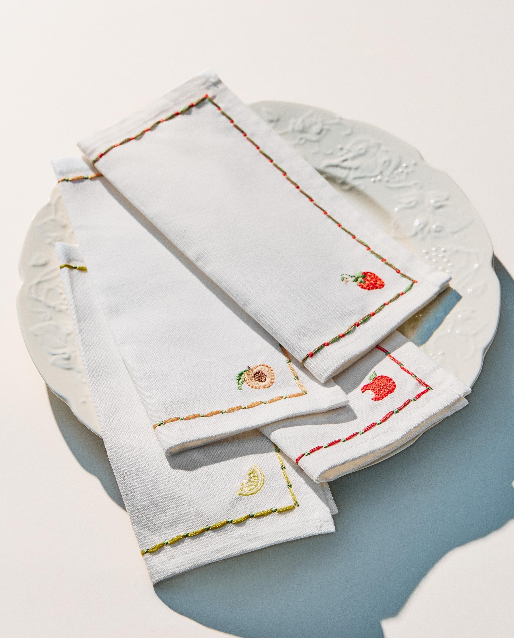 PACK OF FRUIT COCKTAIL NAPKINS (PACK OF 4) product thumbnail 9