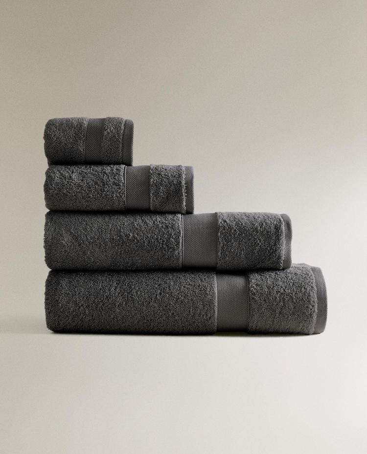 PREMIUM BAUMWOLL-BADEHANDTUCH (600 G/M²)