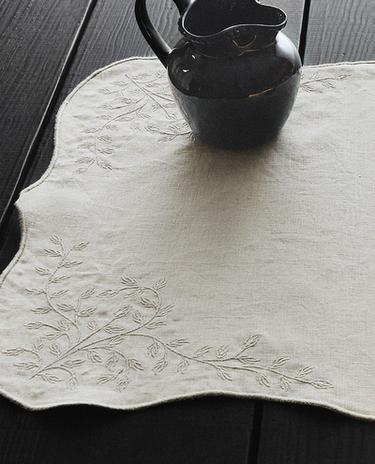 LINEN PLANT EMBROIDERY PLACEMAT