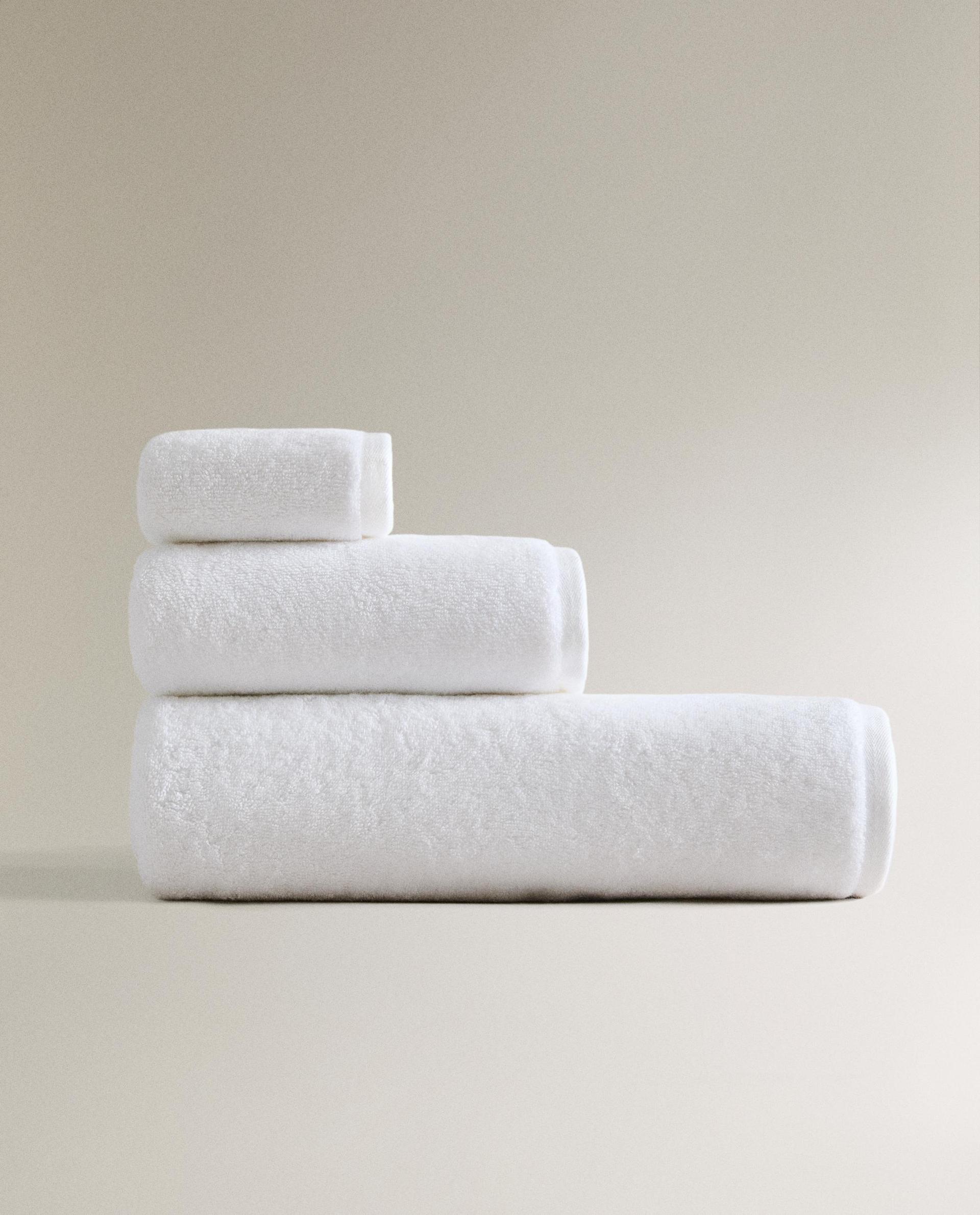 ASCIUGAMANO BAGNO COTONE EXTRA MORBIDO (700 GXM²) ASCIUGAMANO BAGNO COTONE EXTRA MORBIDO (700 GXM²)