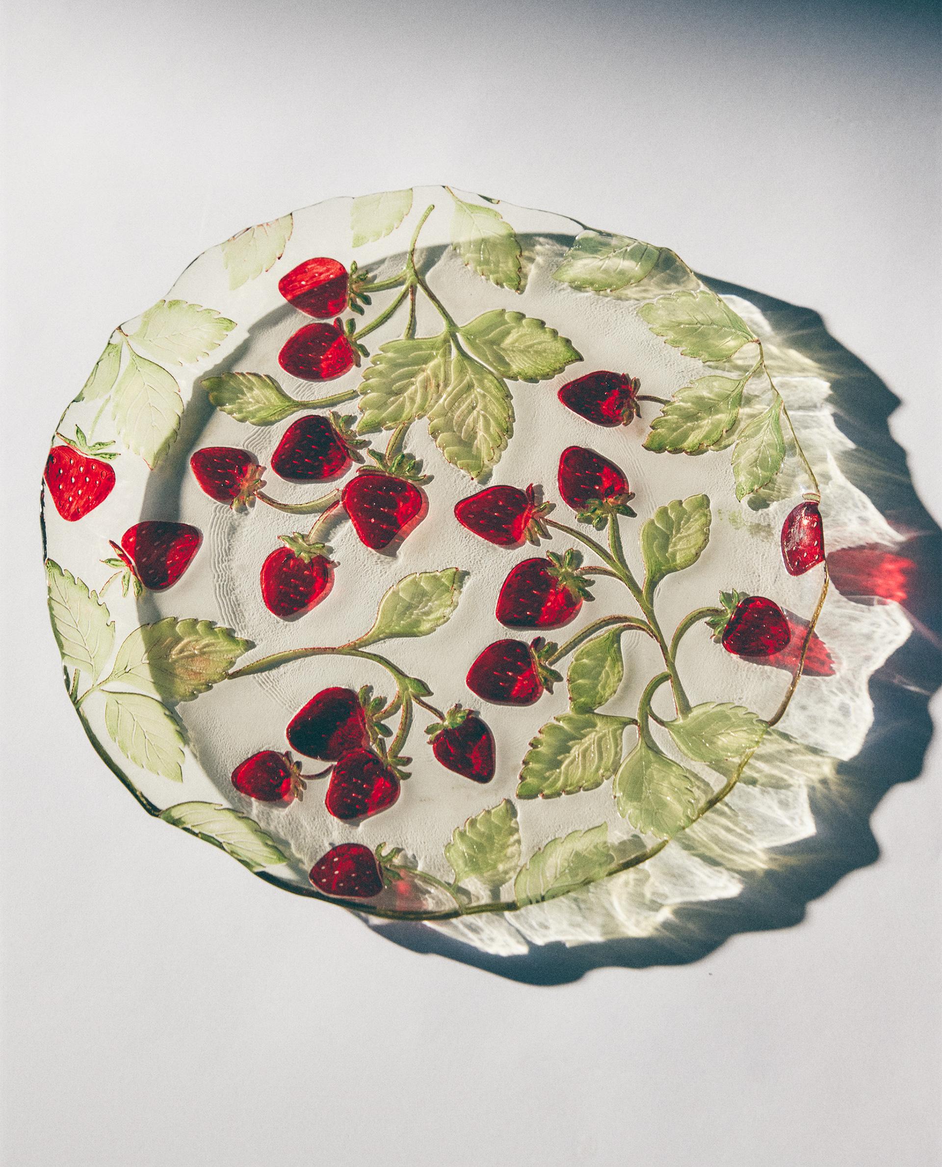 STRAWBERRY SERVICE PLATE product thumbnail 10
