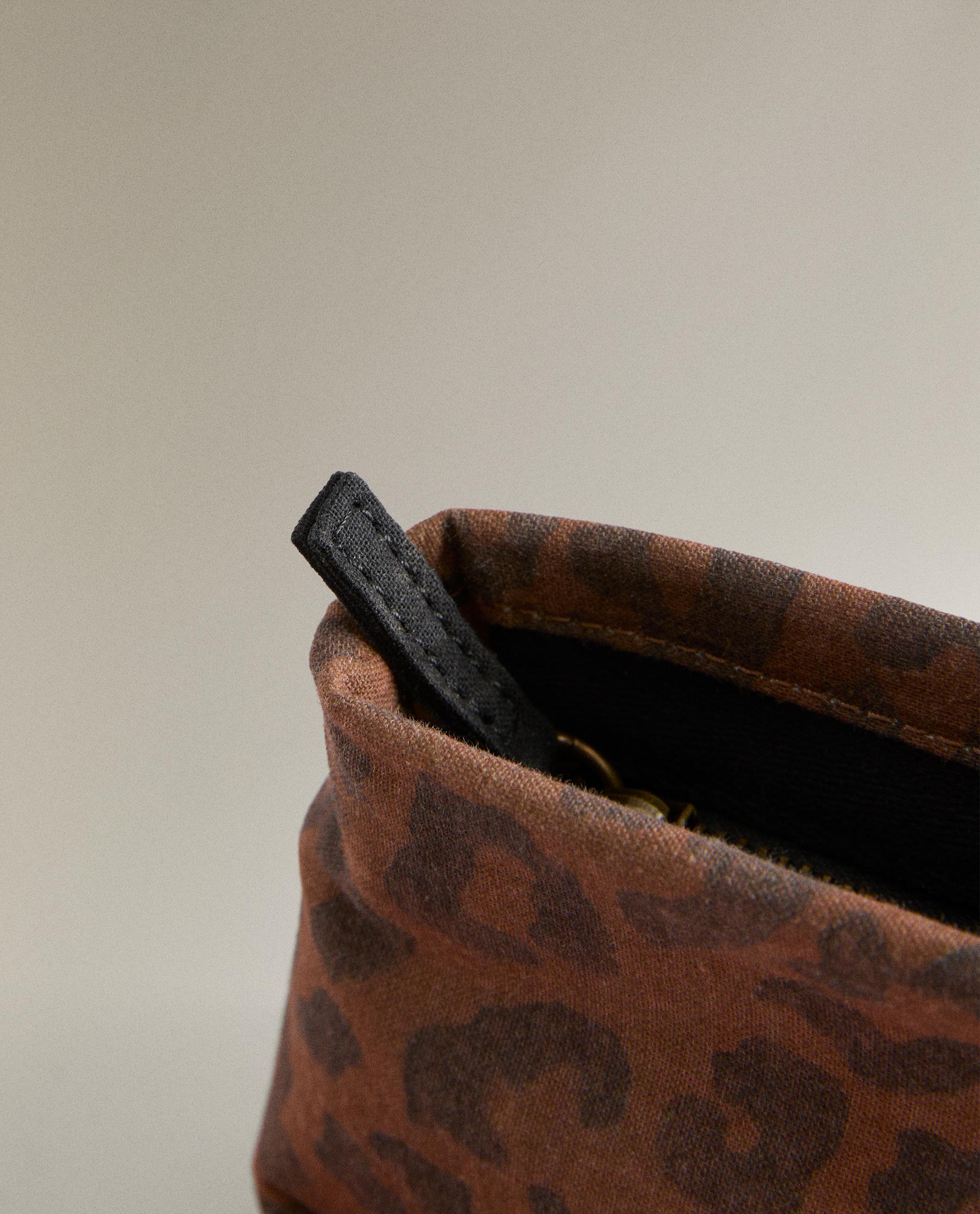 SMALL ANIMAL PRINT TOILETRY BAG