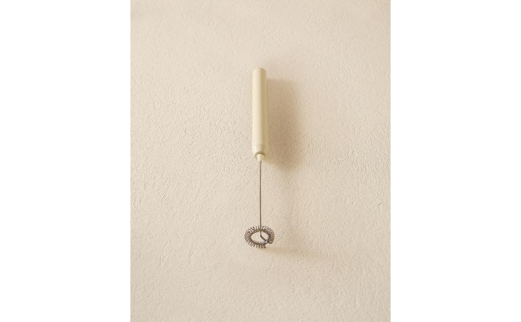 УРЕД ЗА РАЗПЕНВАНЕ НА МЛЯКО ОТ НЕРЪЖДАЕМА СТОМАНА