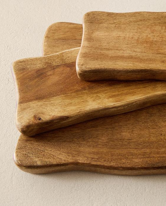 IRREGULAR WOODEN CHOPPING BOARD
