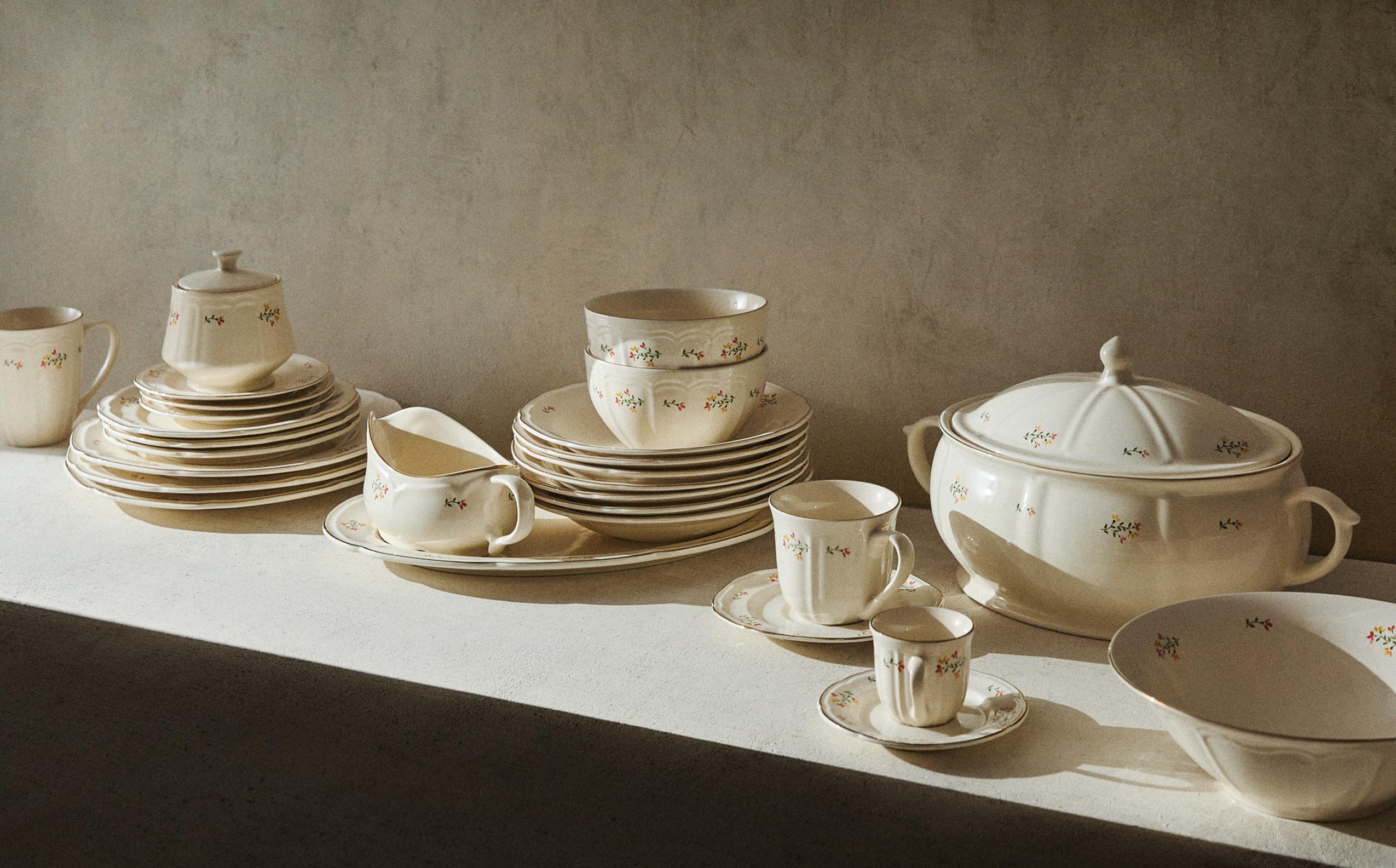 FLORAL PORCELAIN DINNER SET