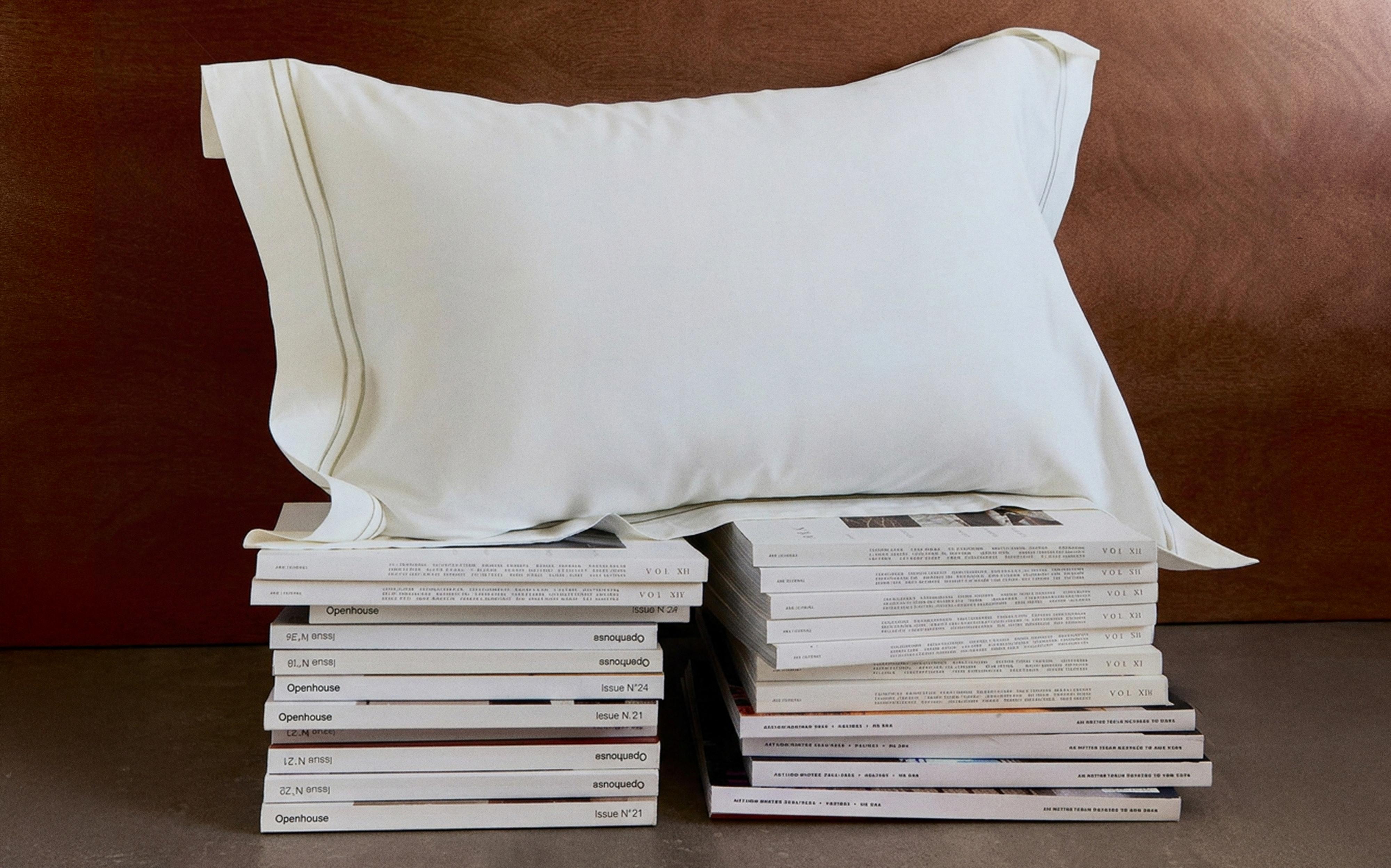 PILLOWCASE WITH TWO EMBROIDERED DETAILS product thumbnail 6