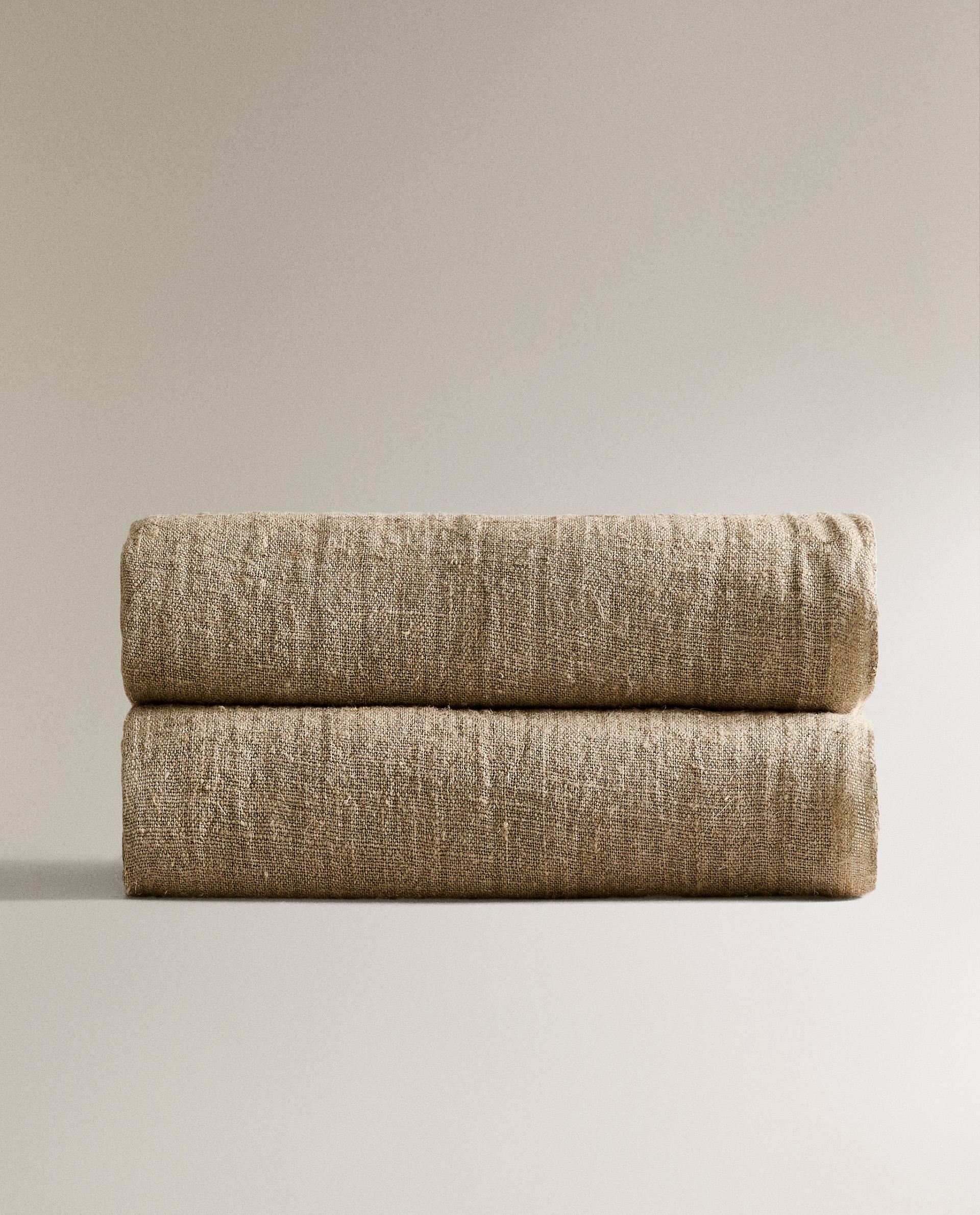 LINEN THROW