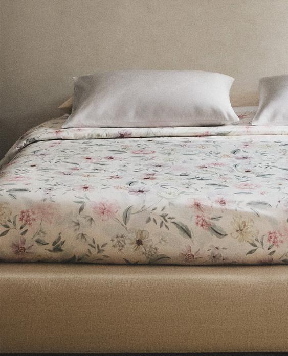 ПЛИК ЗА ЮРГАН ОТ САТЕН С ФЛОРАЛЕН ДЕСЕН