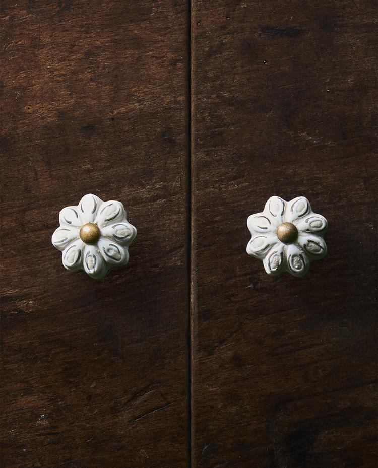 PACK OF CERAMIC FLOWER DOOR KNOBS (PACK OF 2)