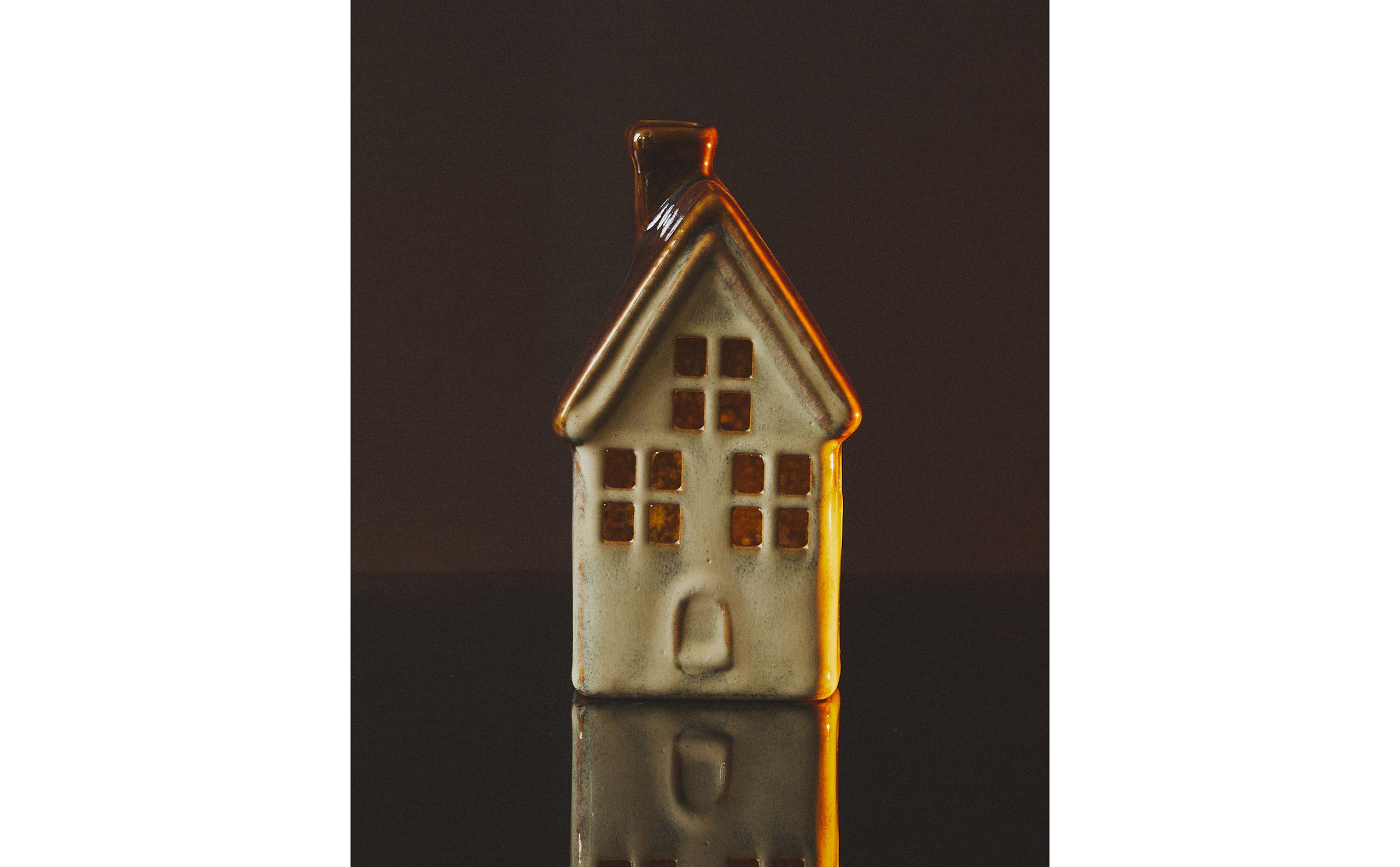 LIGHT-UP PORCELAIN HOUSE CHRISTMAS ORNAMENT | Zara Home United