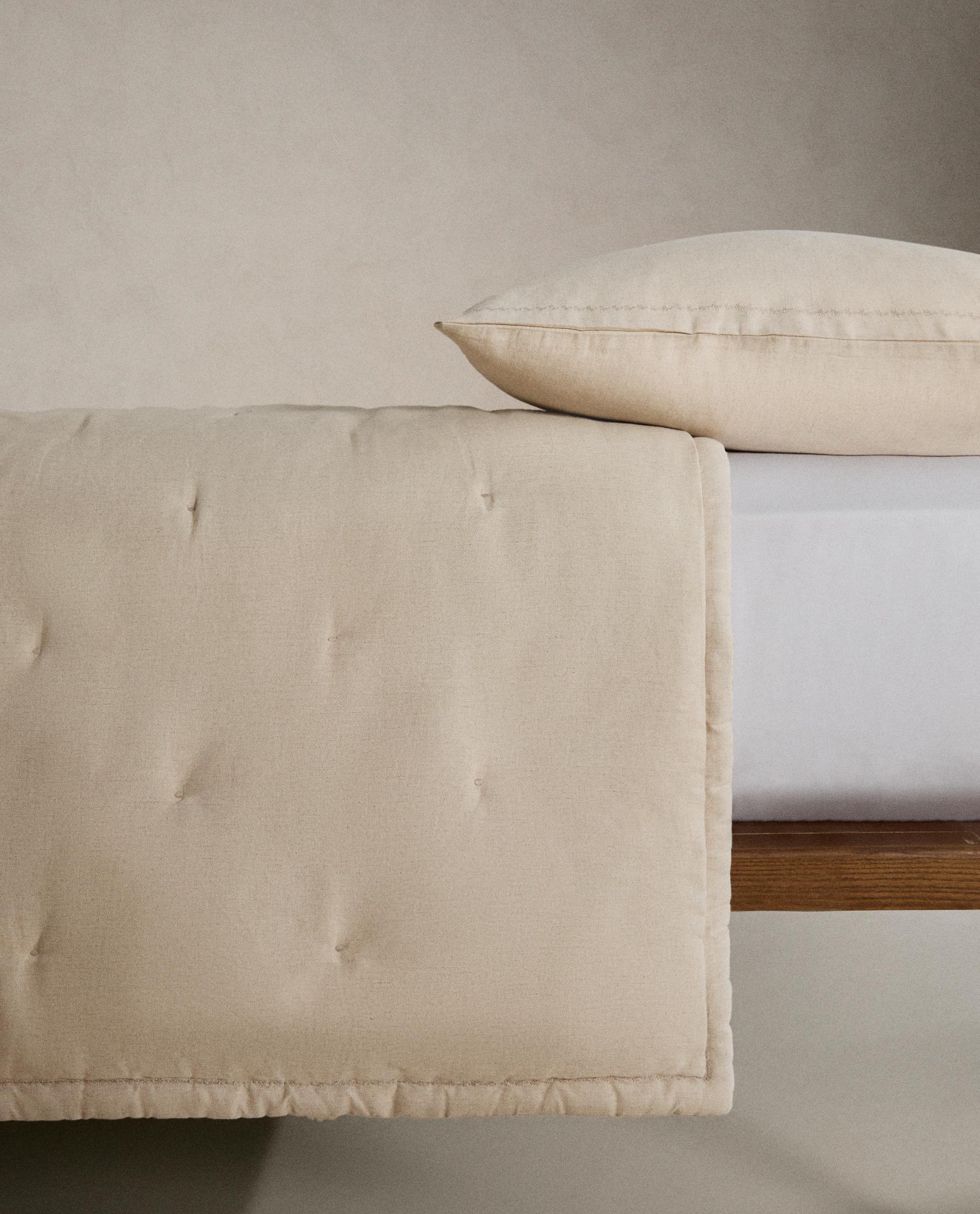 PADDED LINEN QUILTED BEDSPREAD WITH DOTS product thumbnail 5