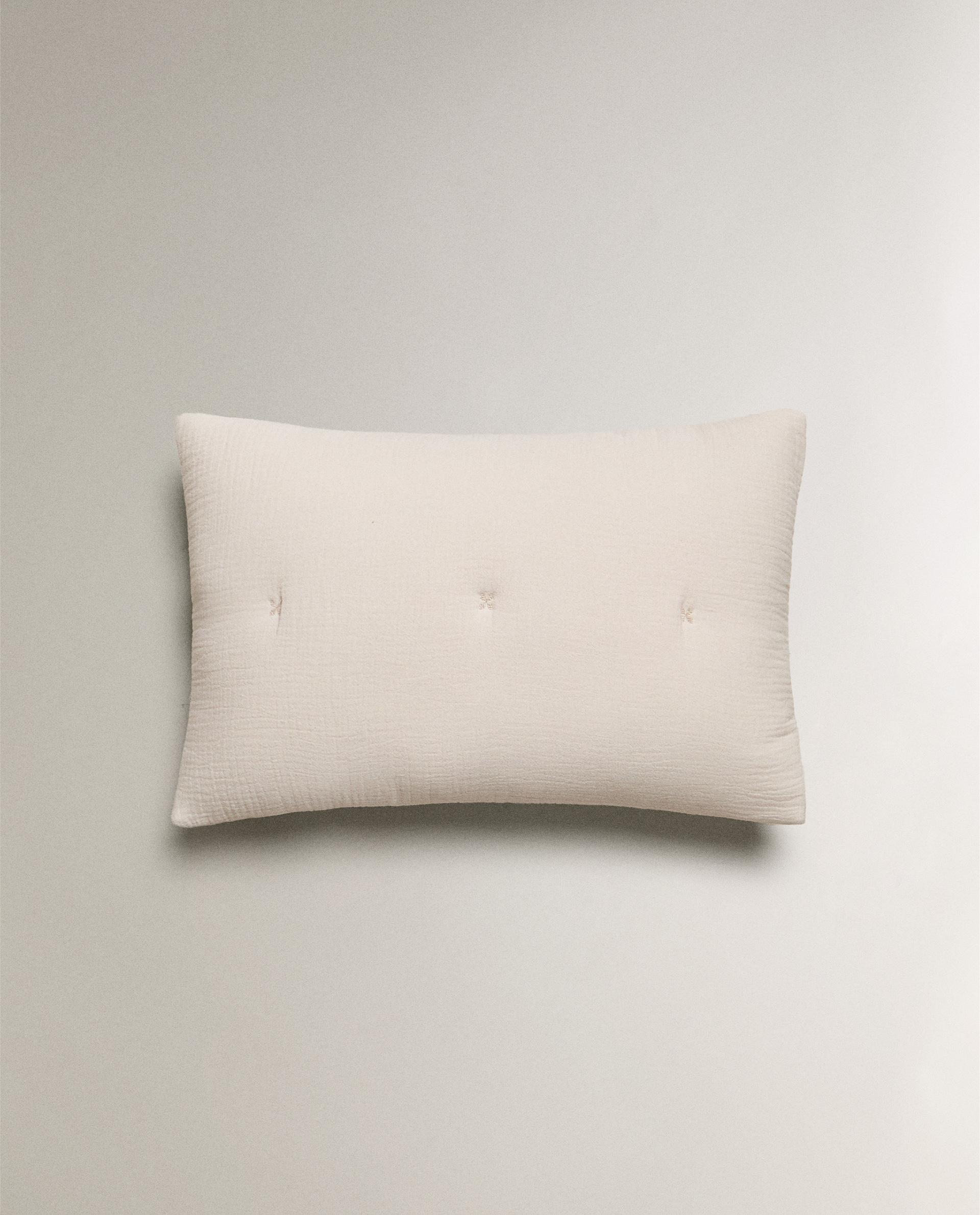 お値引き‼️ZARA HOME クッションカバー　ホワイト2枚セット ベッドルームにふさわしいクッションカバー | Zara Home 日本/Japan