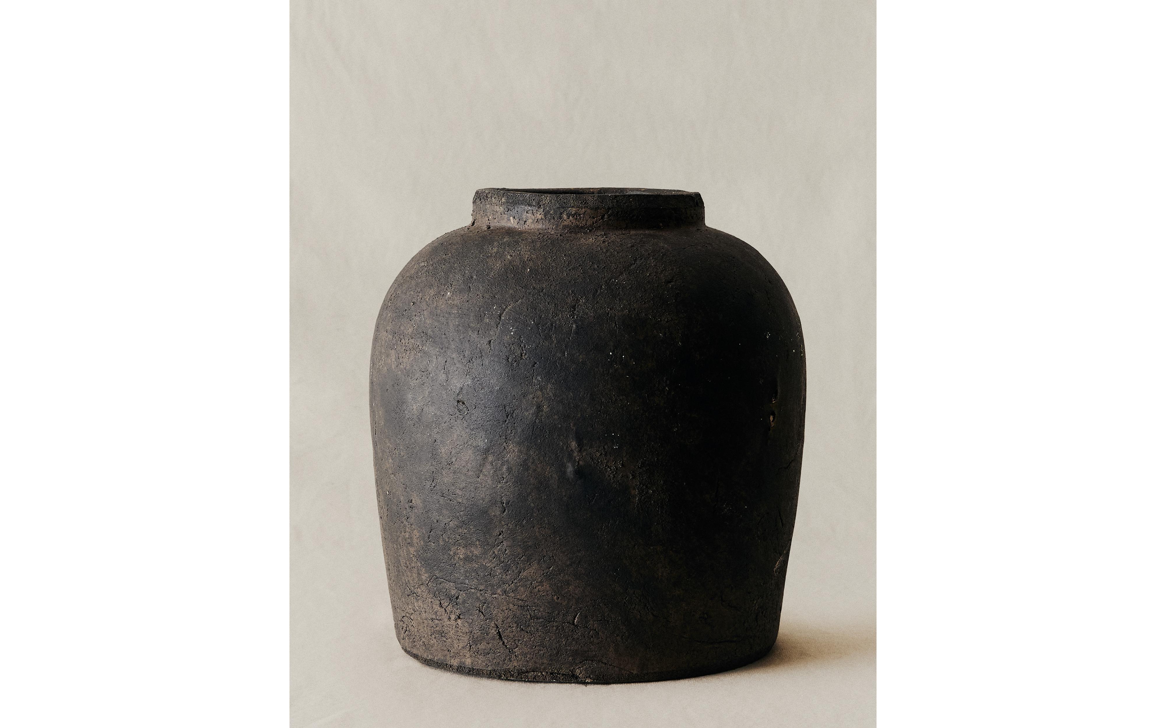 DISTRESSED TEXTURE CERAMIC VASE product thumbnail 8