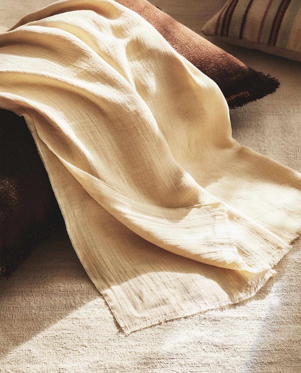 LINEN THROW