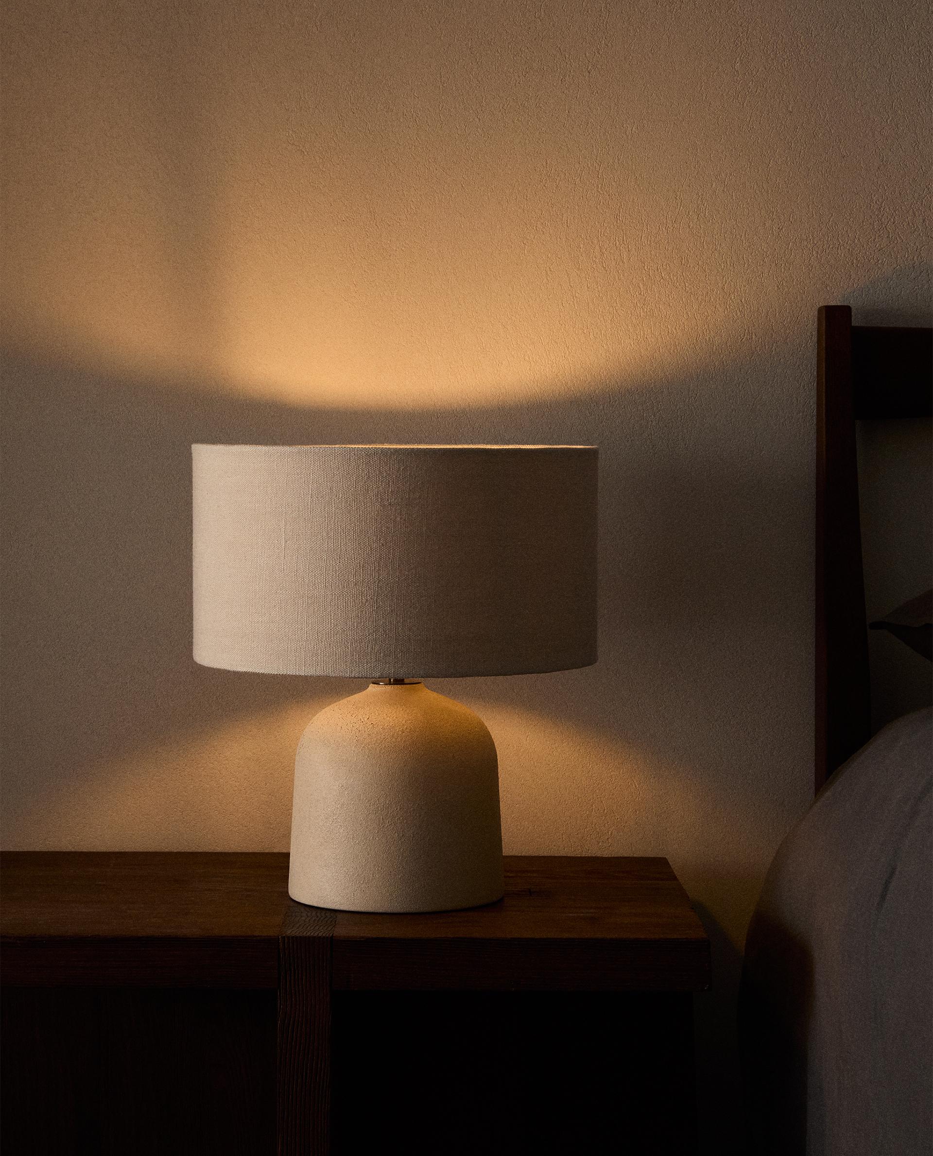 TABLE LAMP WITH CERAMIC BASE