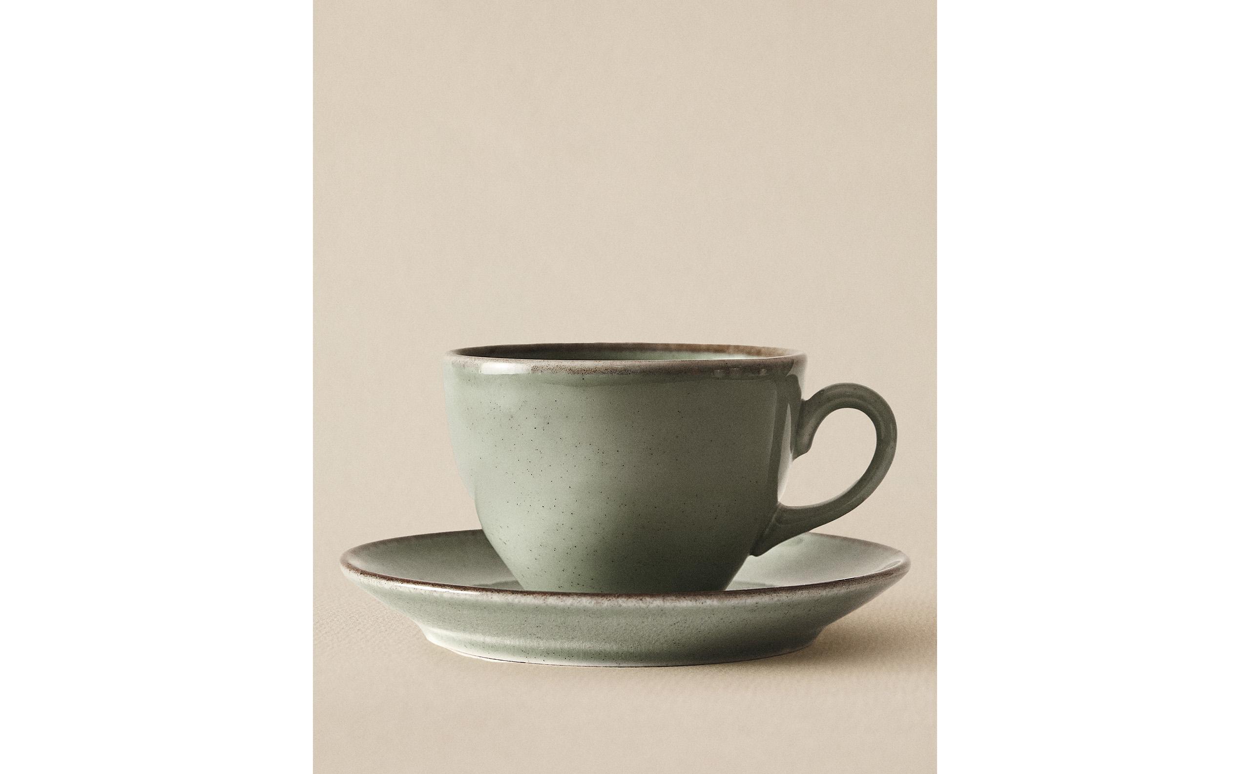 ПОРЦЕЛЯНОВА ЧАЙНА ЧАШКА ІЗ ЗІСТАРЕНИМ ЕФЕКТОМ НА БОРТИКУ | Zara