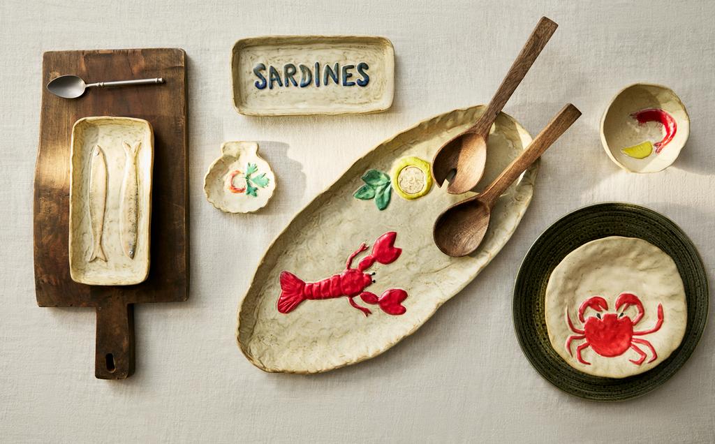 CERAMIC TABLEWARE WITH SEA ANIMAL DETAIL