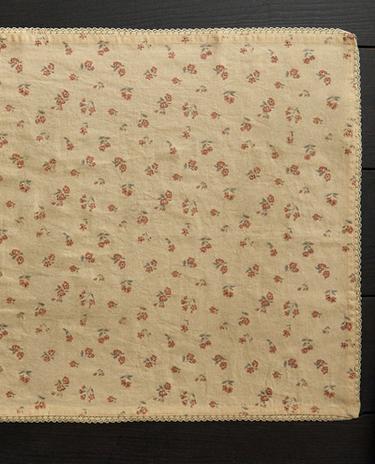 CHEMIN DE TABLE FLEURS SAUVAGES AVEC DENTELLE