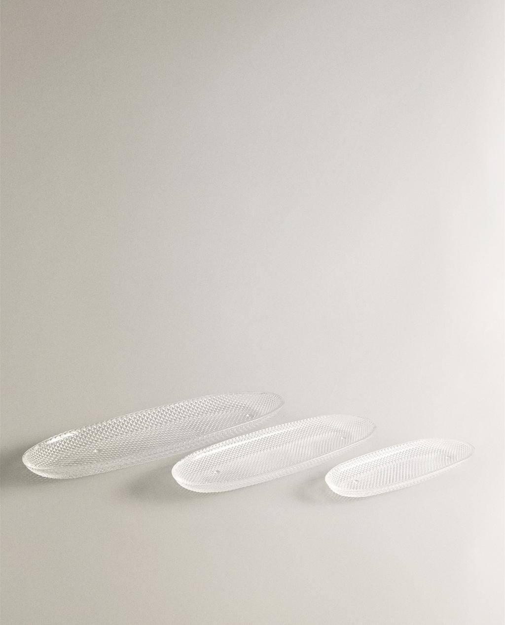 OVAL RAISED DESIGN GLASS SERVING DISH