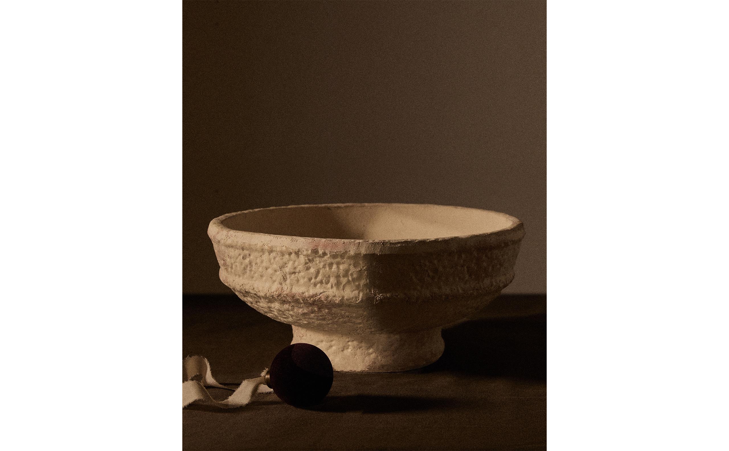 DECORATIVE CERAMIC BOWL