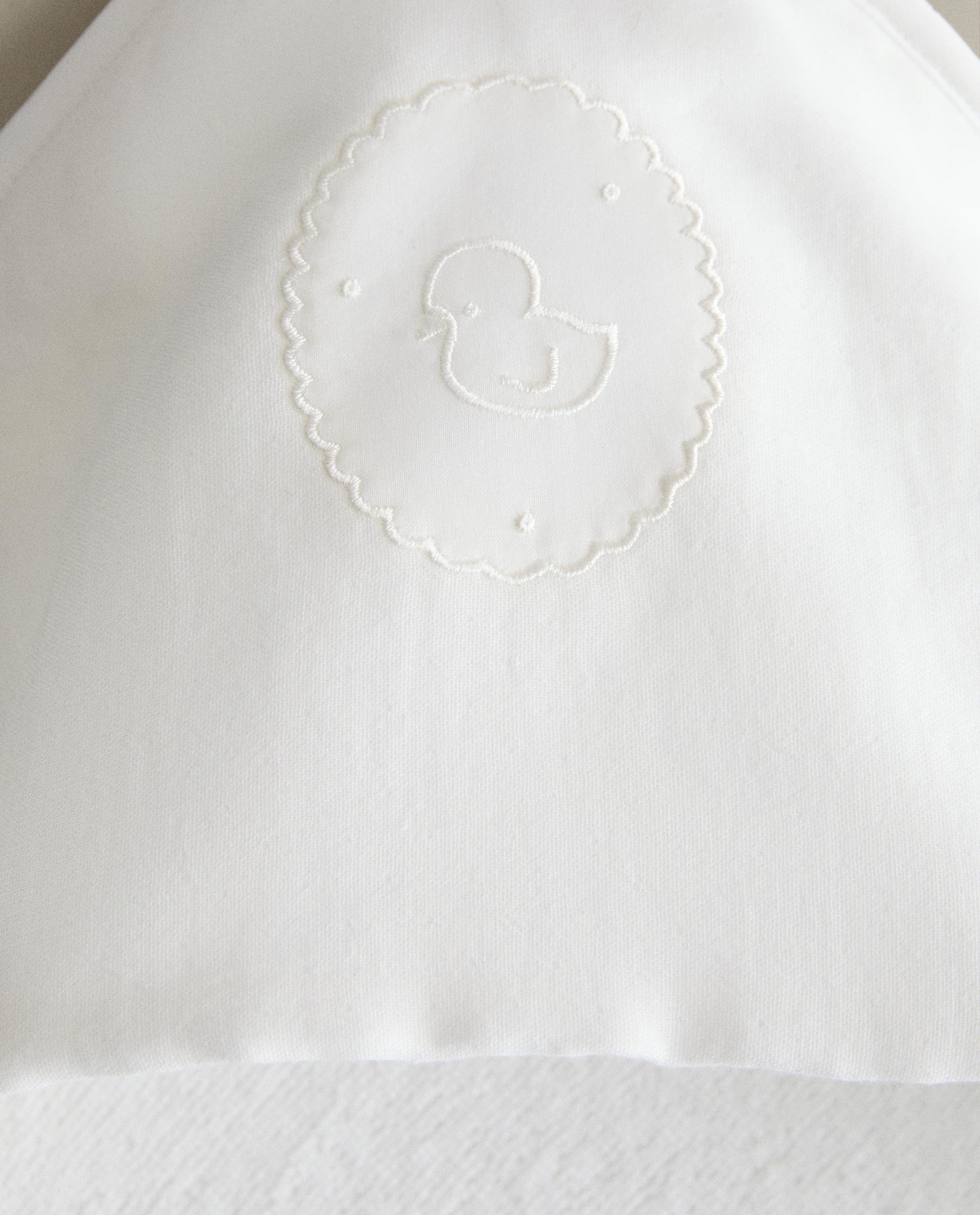 EMBROIDERED HOODED BABY TOWEL product thumbnail 8
