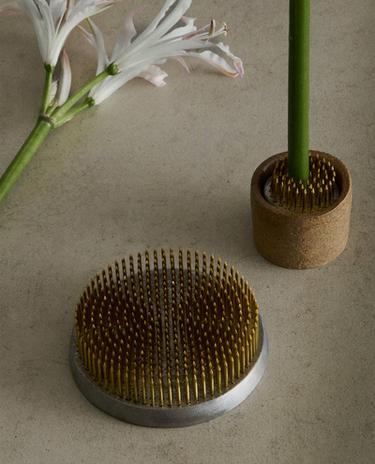 KENZAN FLOWER HOLDER