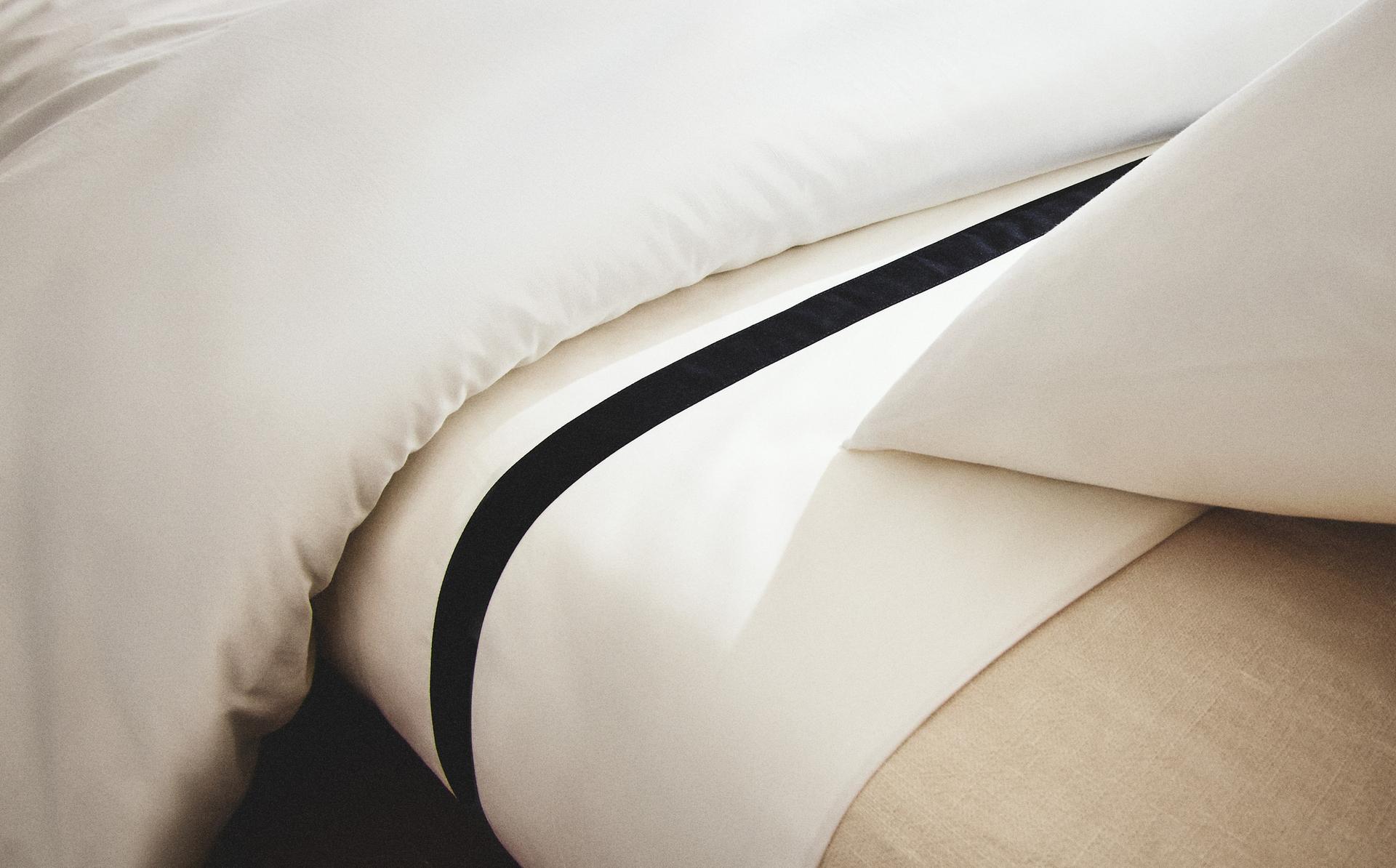 شرشف علوي ساتين بإطار شرشف علوي ساتين بإطار