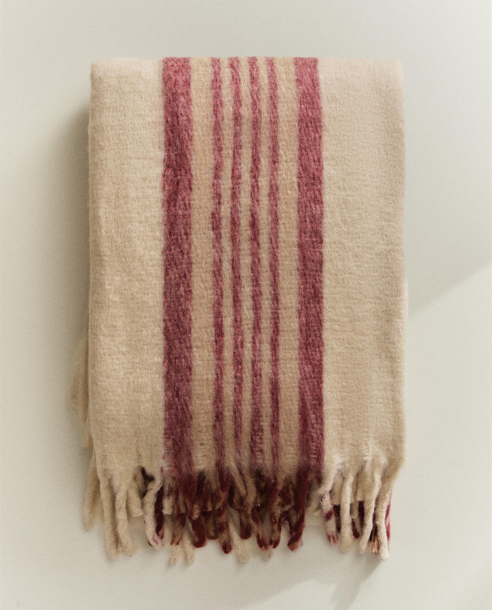 BRUSHED BLANKET WITH CENTRAL STRIPES AND FRINGING | Zara BRUSHED BLANKET WITH CENTRAL STRIPES AND FRINGING | Zara