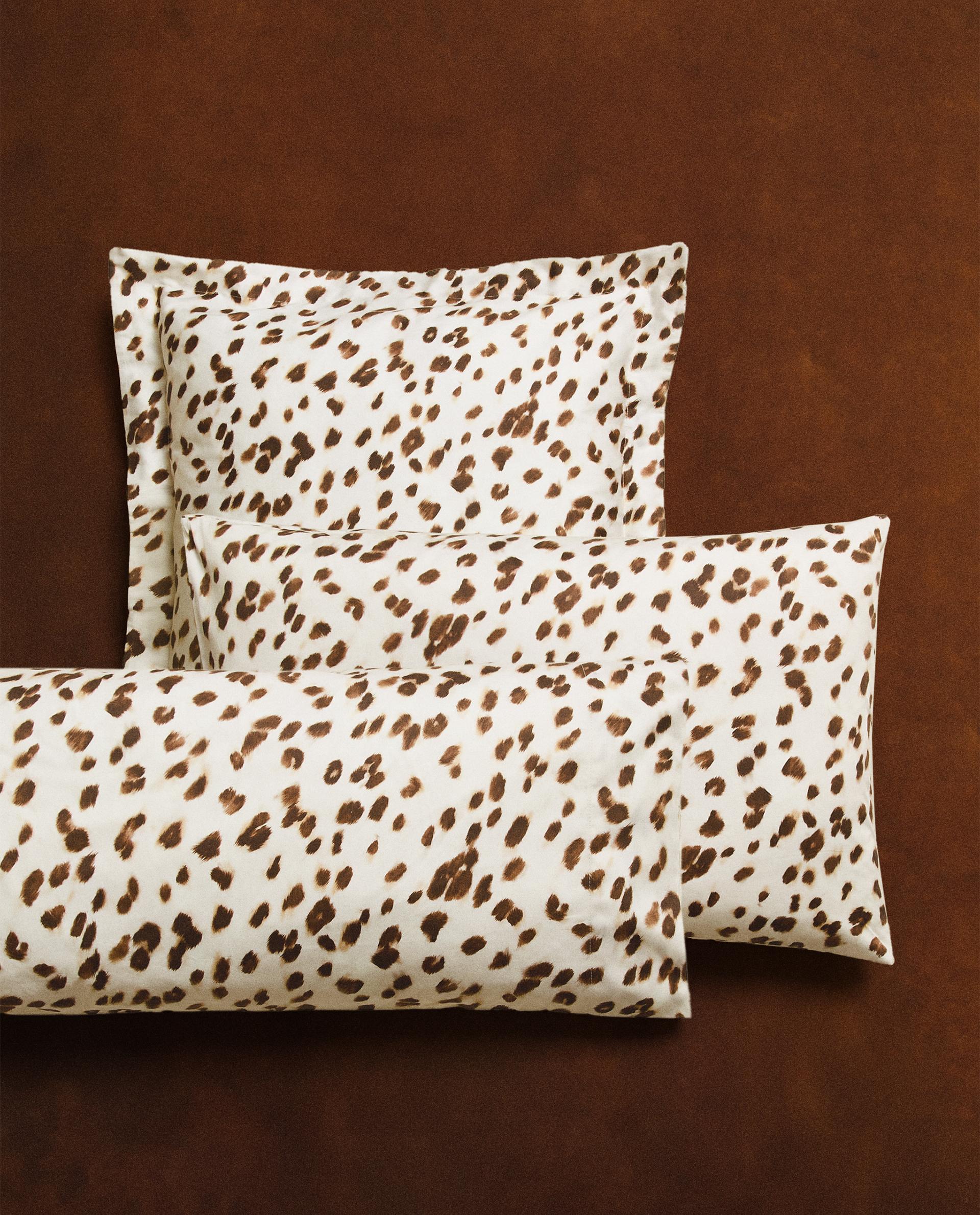 FUNDA ALMOHADA SATEN ANIMAL PRINT Zara Home Espana