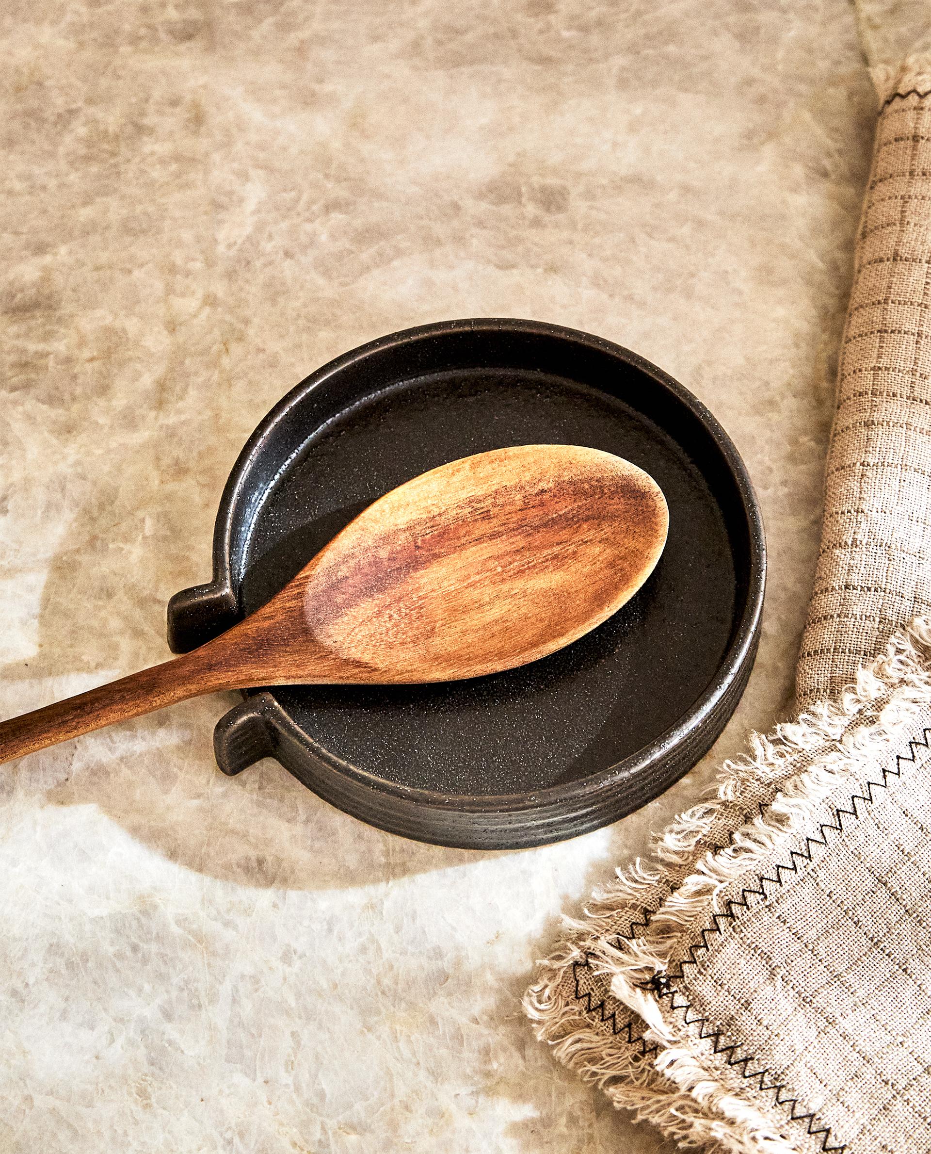 STONEWARE SPOON REST WITH RAISED DETAIL Zara Home Ireland