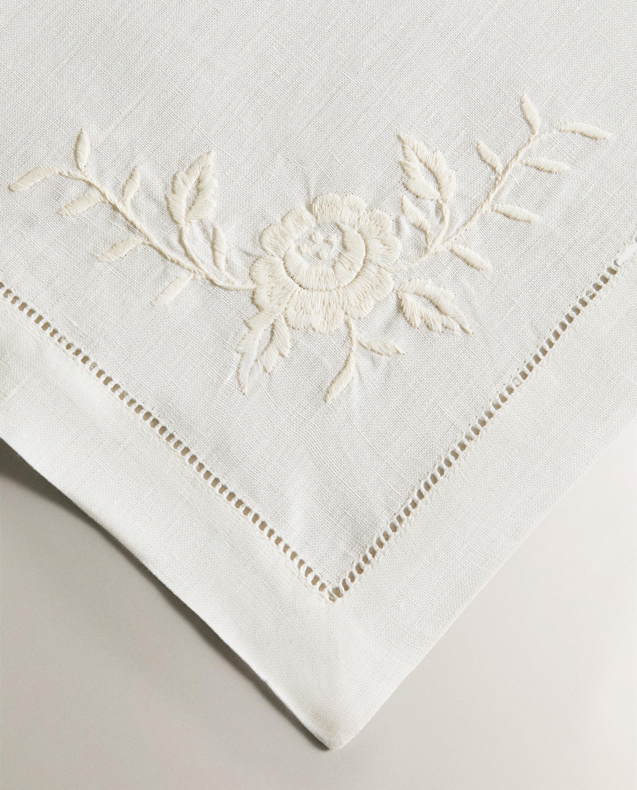 美品ꕥサラマリカ CTN LINEN FLOWER EMB ALL IN ONE 美品ꕥサラマリカ CTN LINEN FLOWER EMB ALL IN ONE