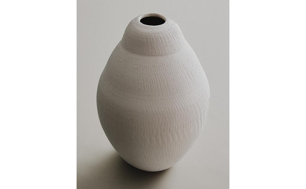 VASE AUS RAUER KERAMIK VASE AUS RAUER KERAMIK